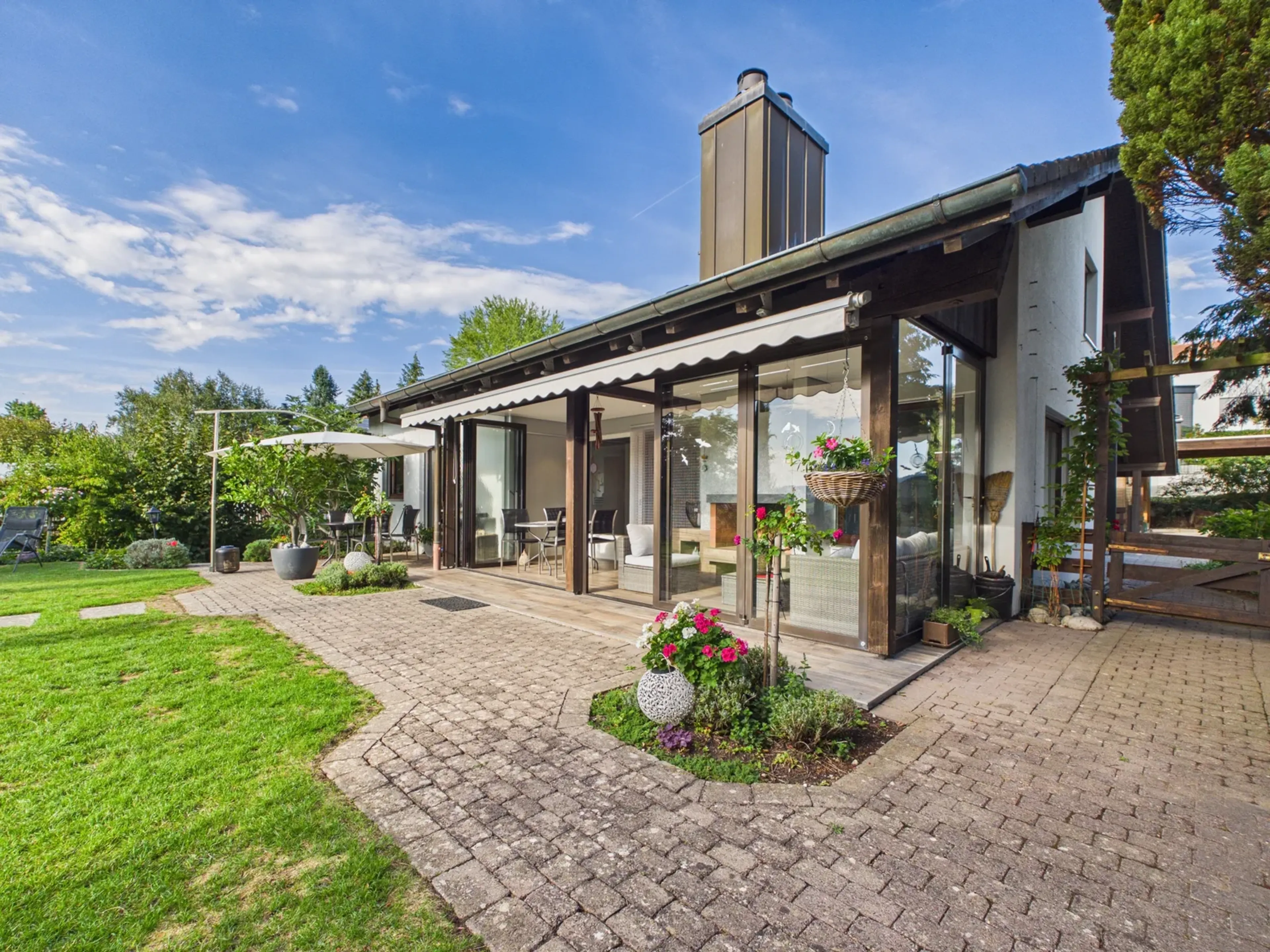 5.5-Zimmer-Einfamilienhaus mit idyllischem Gartenparadies in Reinach AG