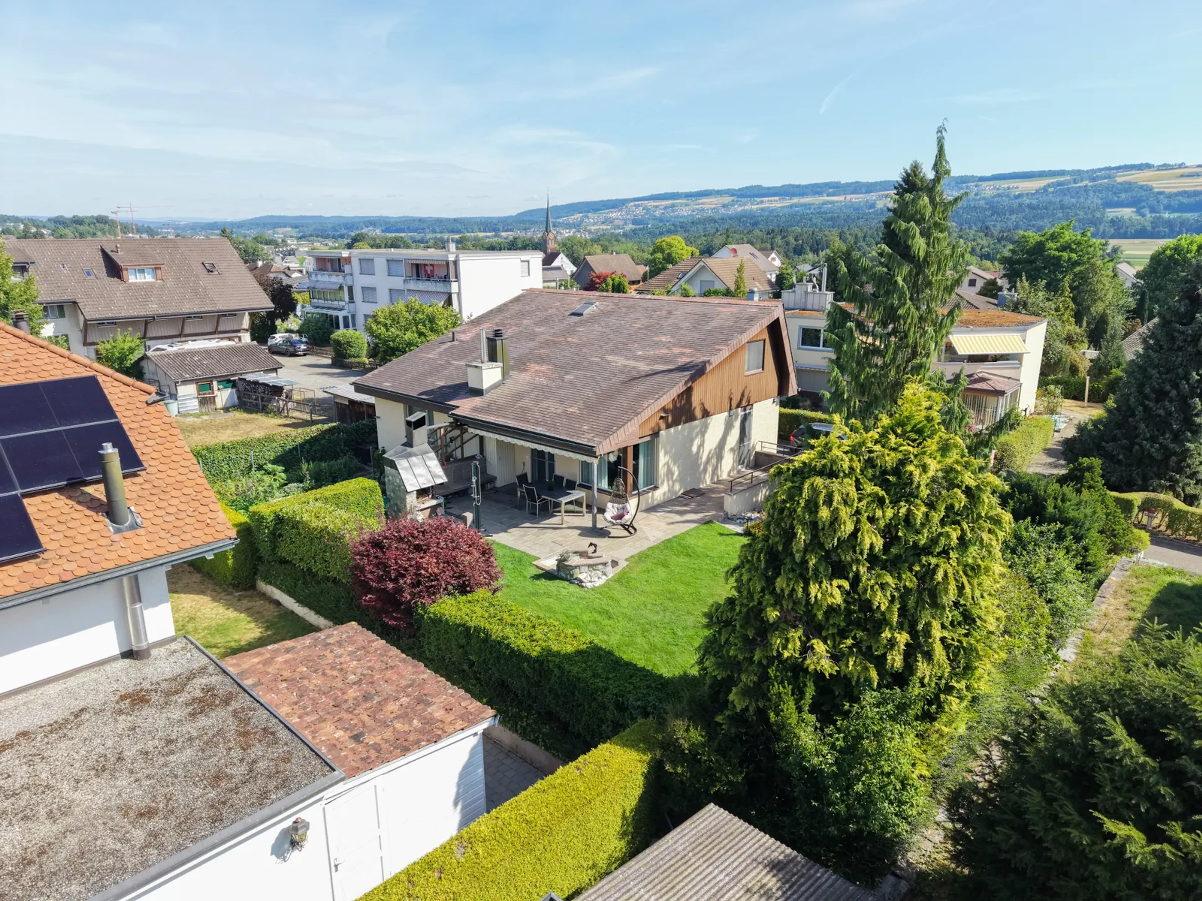 Grosszügiges 6.5-Zimmer-Einfamilienhaus an ruhiger Privatstrasse
