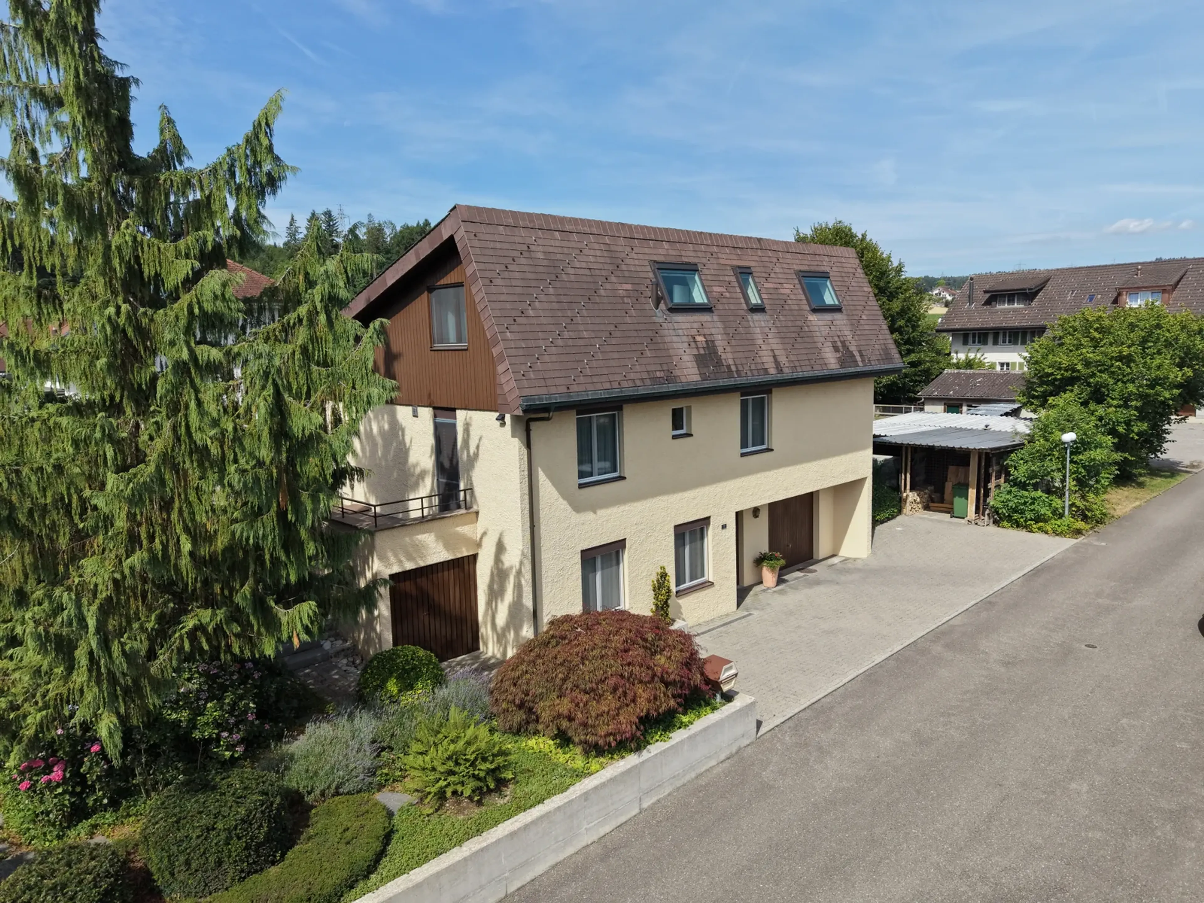 Grosszügiges 6.5-Zimmer-Einfamilienhaus an ruhiger Privatstrasse - 2