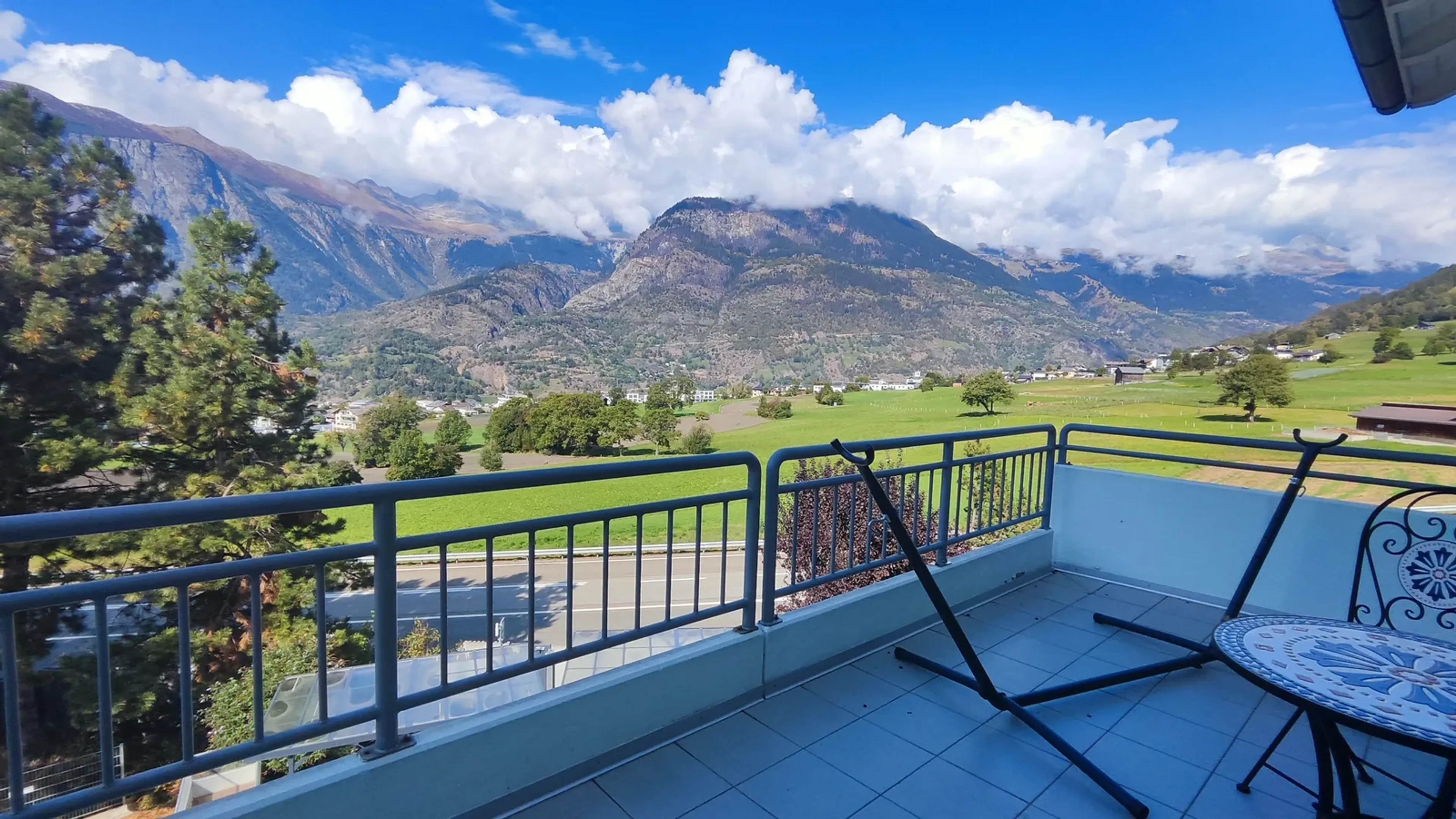 Grosszügige 5.5-Zimmer-Wohnung mit zwei Balkonen und Bergblick in Ried-Brig