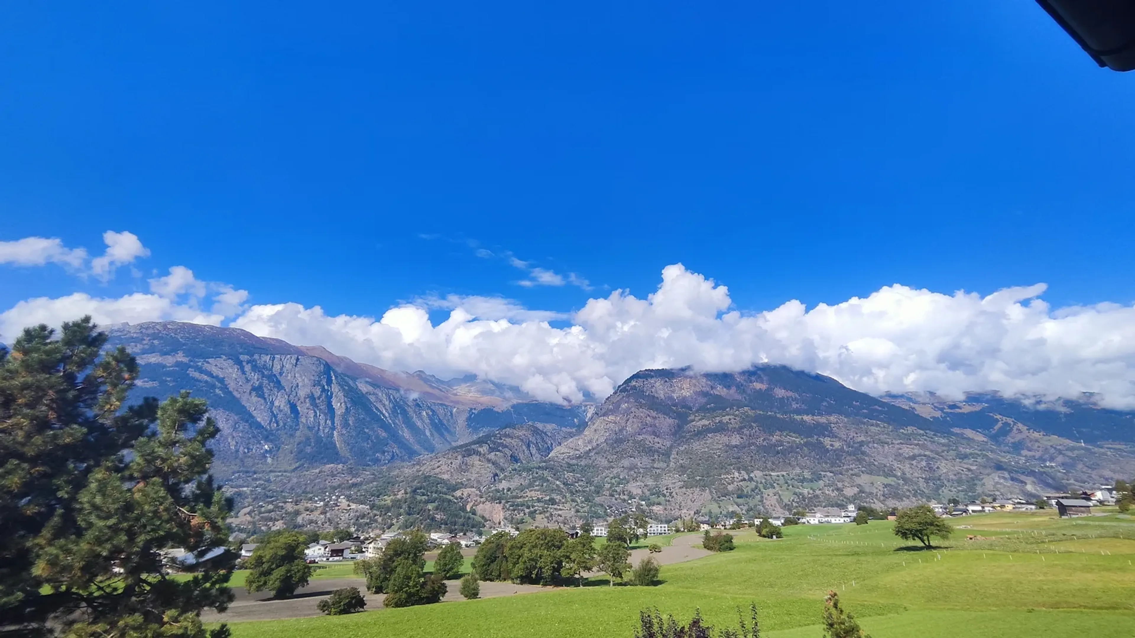 Grosszügige 5.5-Zimmer-Wohnung mit zwei Balkonen und Bergblick in Ried-Brig - 3