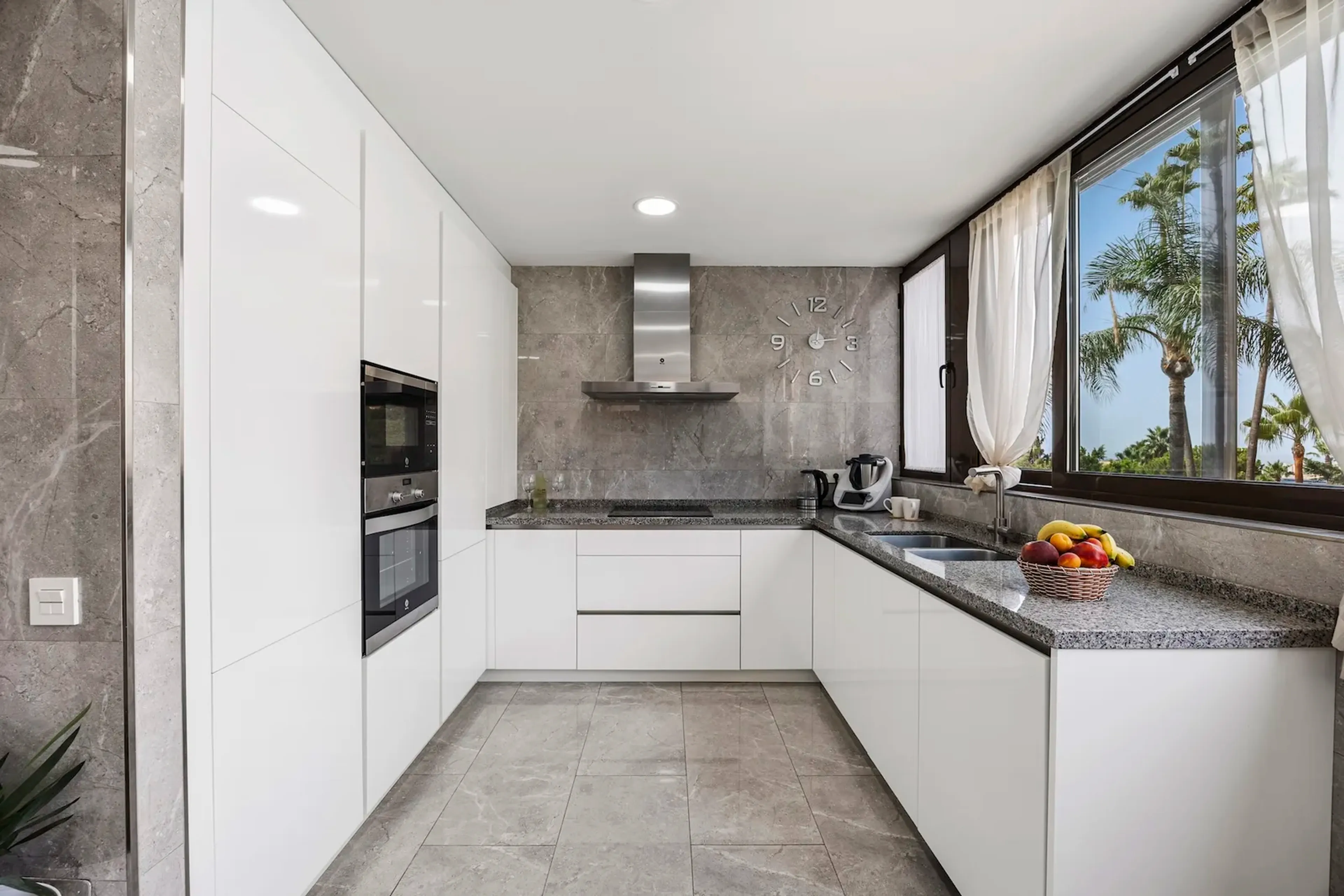 3-Zimmer-Wohnung mit 35 m² Terrasse und Poolanlage in Marbella - 7