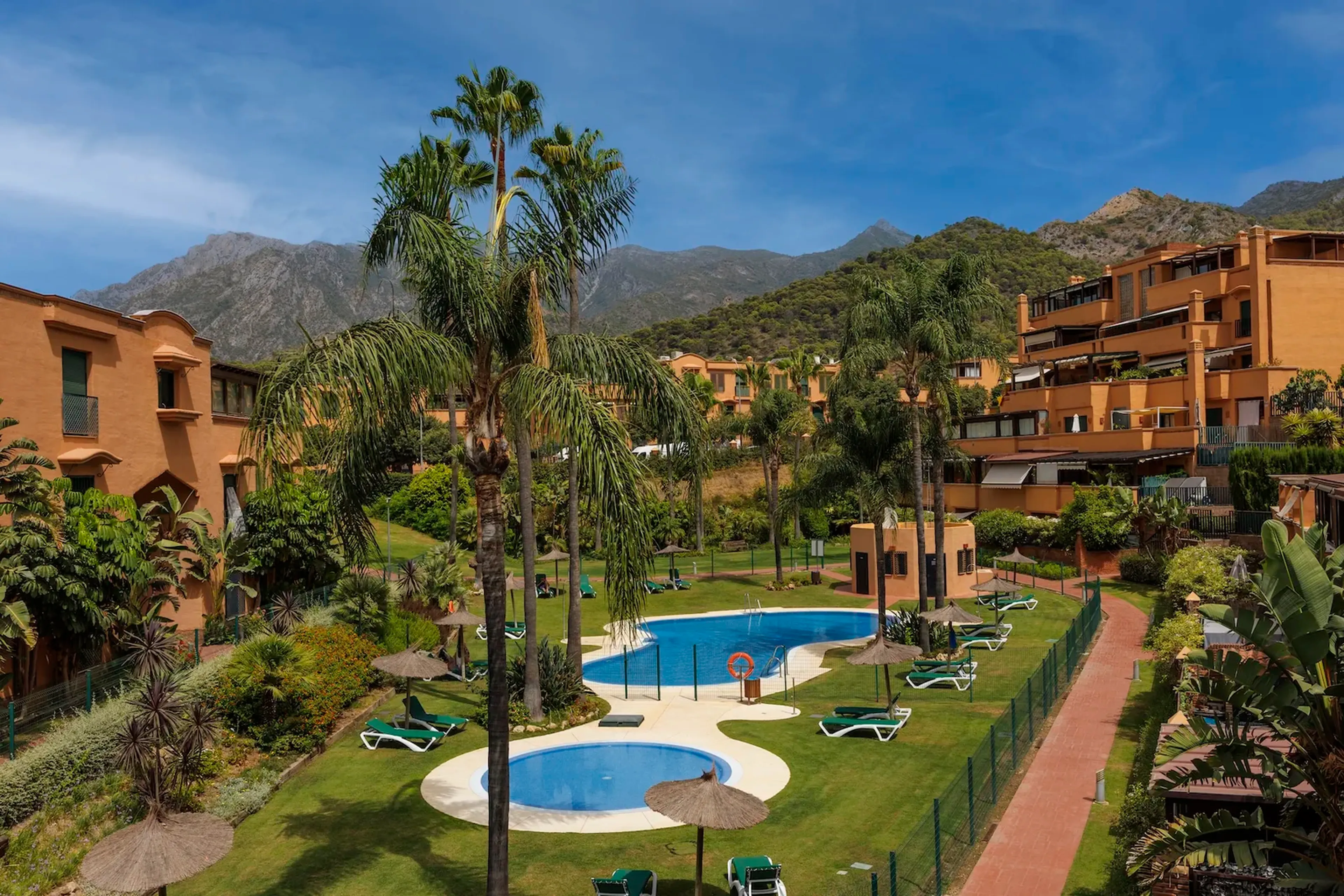 3-Zimmer-Wohnung mit 35 m² Terrasse und Poolanlage in Marbella