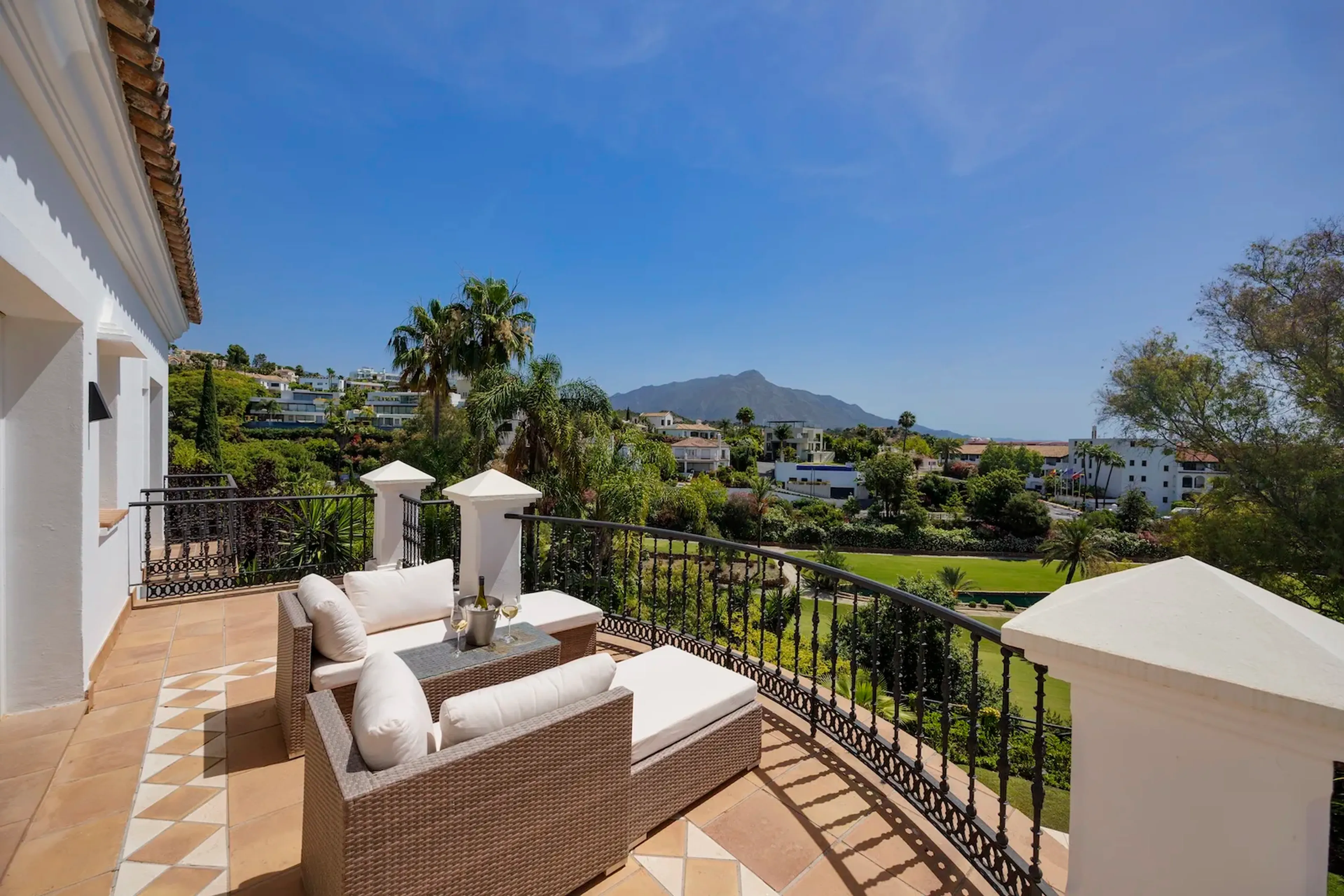 Villa mit 10 Zimmern, Pool und Bergblick in Benahavís - Bild 3