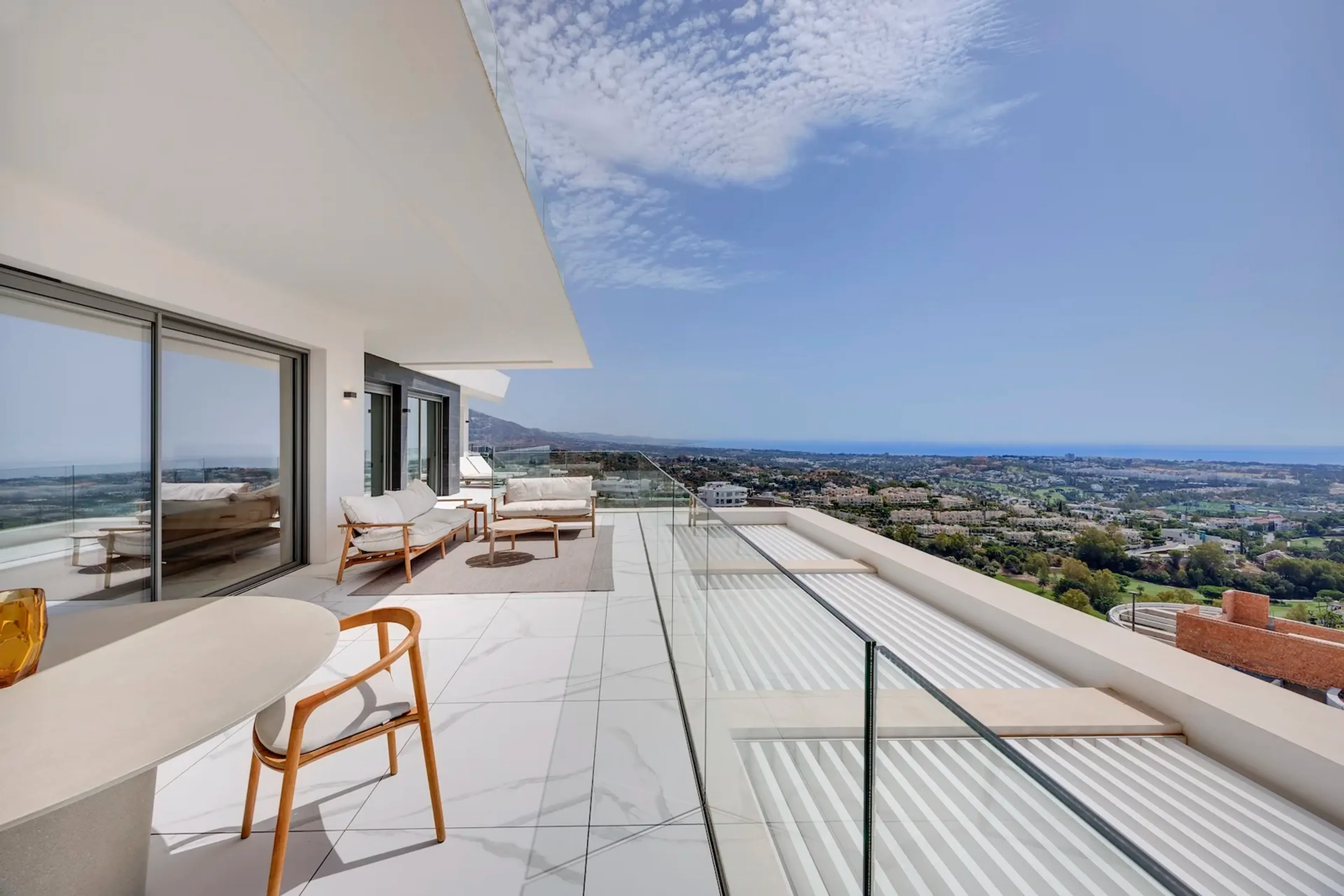 Meerblick pur: 4-Zimmer-Apartment mit 61 m² Terrasse in Benahavís - 28