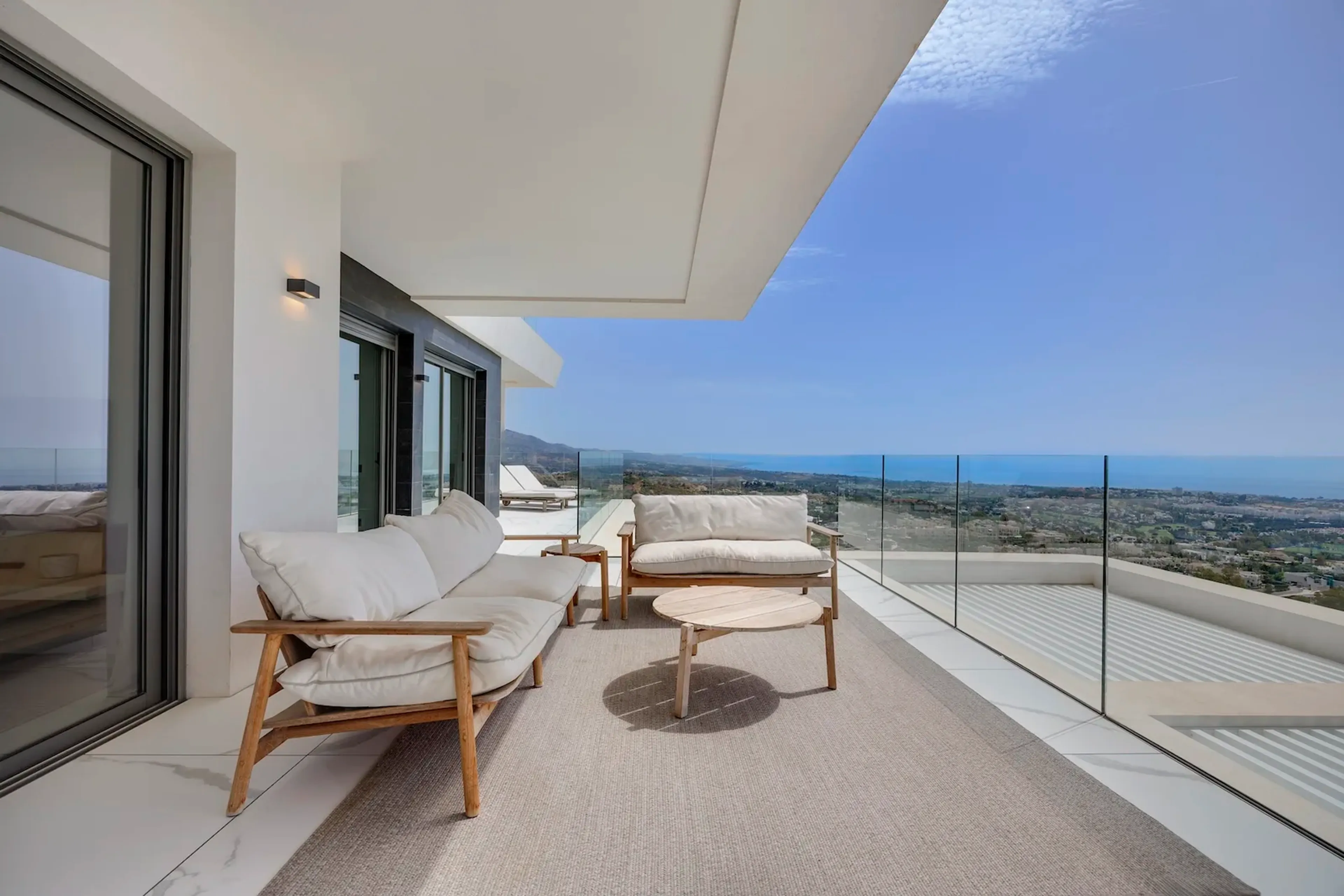 Meerblick pur: 4-Zimmer-Apartment mit 61 m² Terrasse in Benahavís - Bild 4