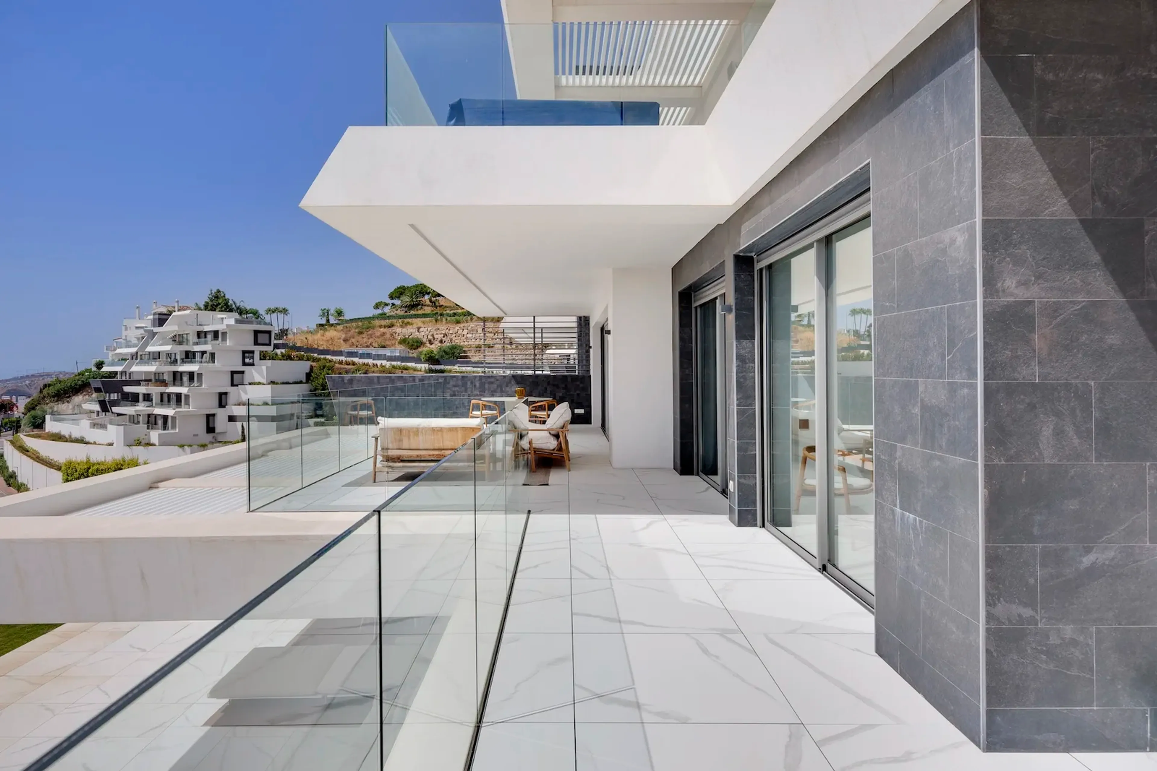 Meerblick pur: 4-Zimmer-Apartment mit 61 m² Terrasse in Benahavís - 16