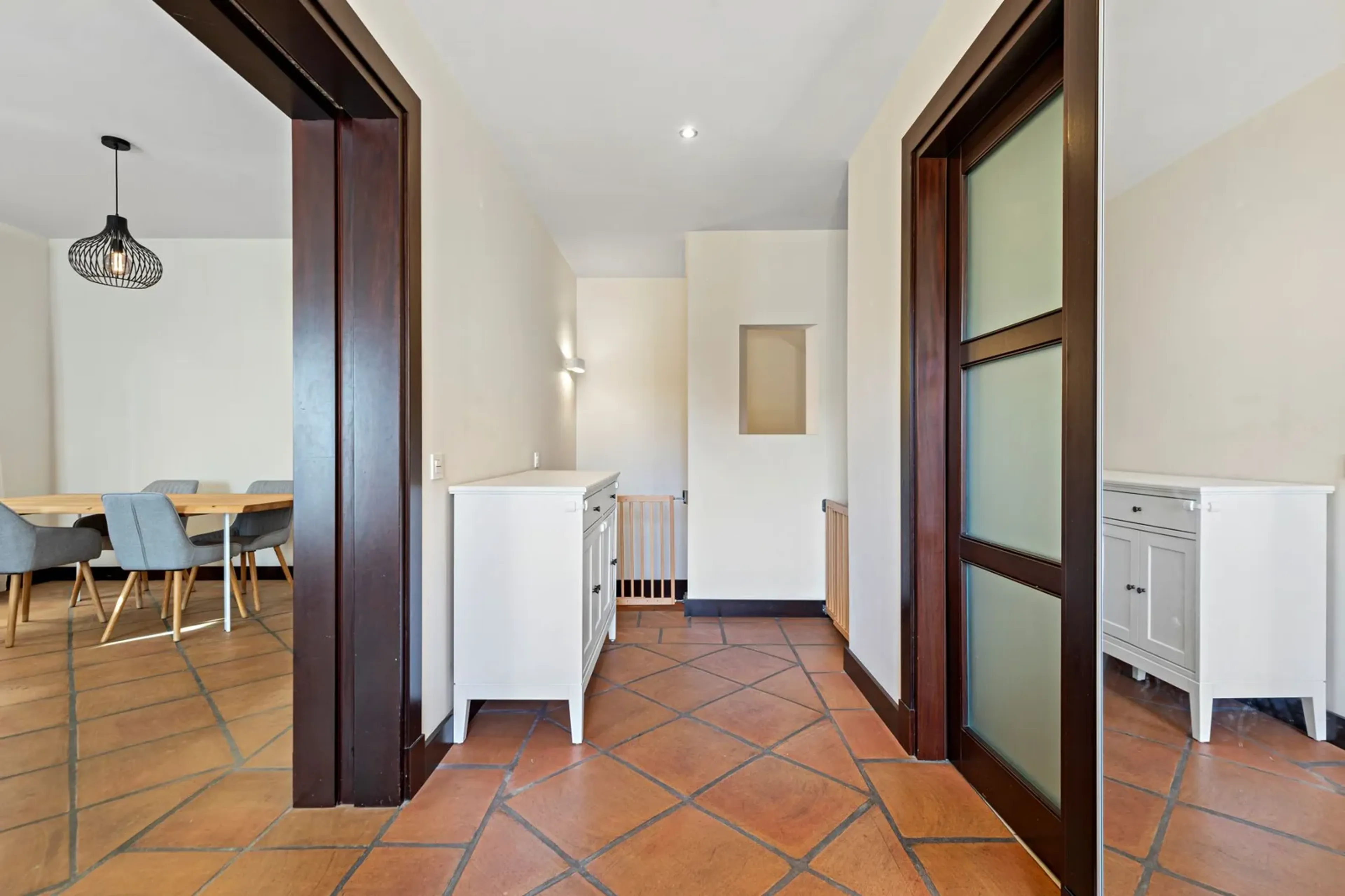 5-Zimmer-Reihenhaus in Benahavís: Bergblick, Südost-Terrasse und Garage - 7