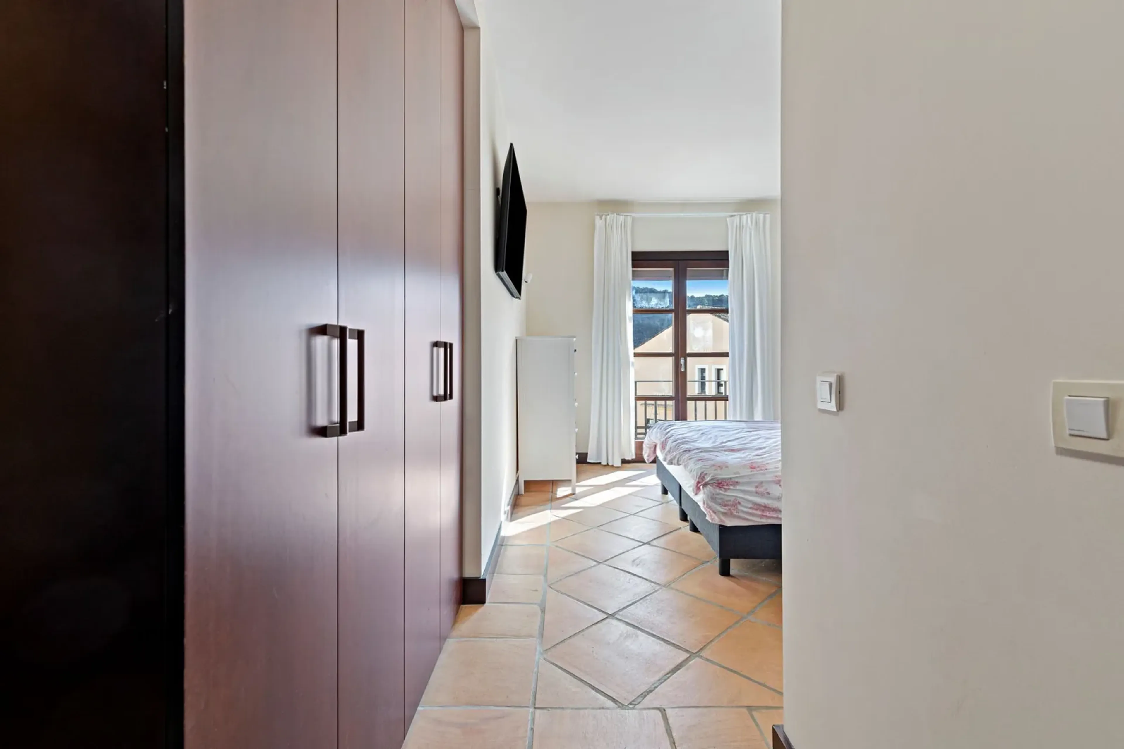 5-Zimmer-Reihenhaus in Benahavís: Bergblick, Südost-Terrasse und Garage - 9