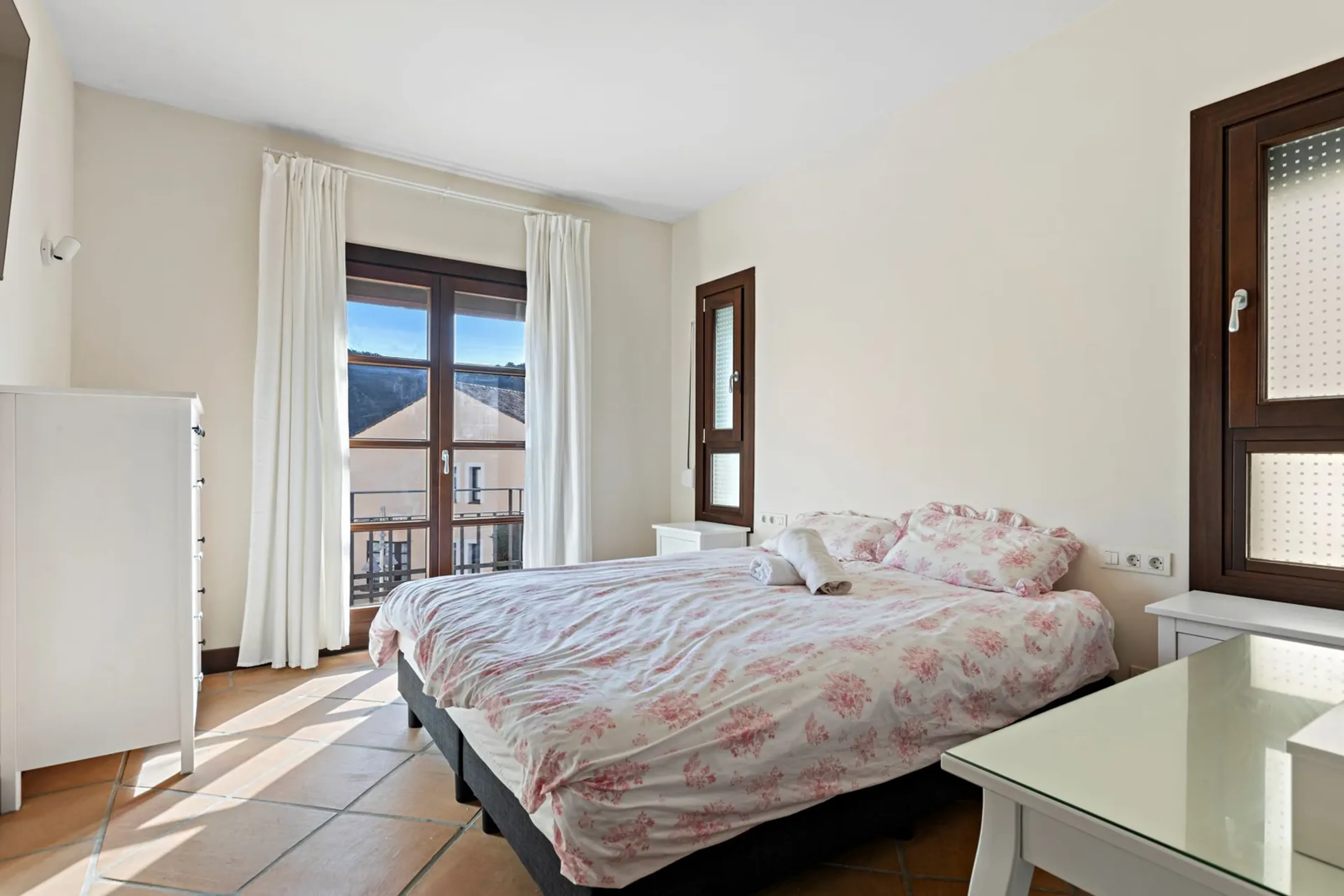 5-Zimmer-Reihenhaus in Benahavís: Bergblick, Südost-Terrasse und Garage - 12