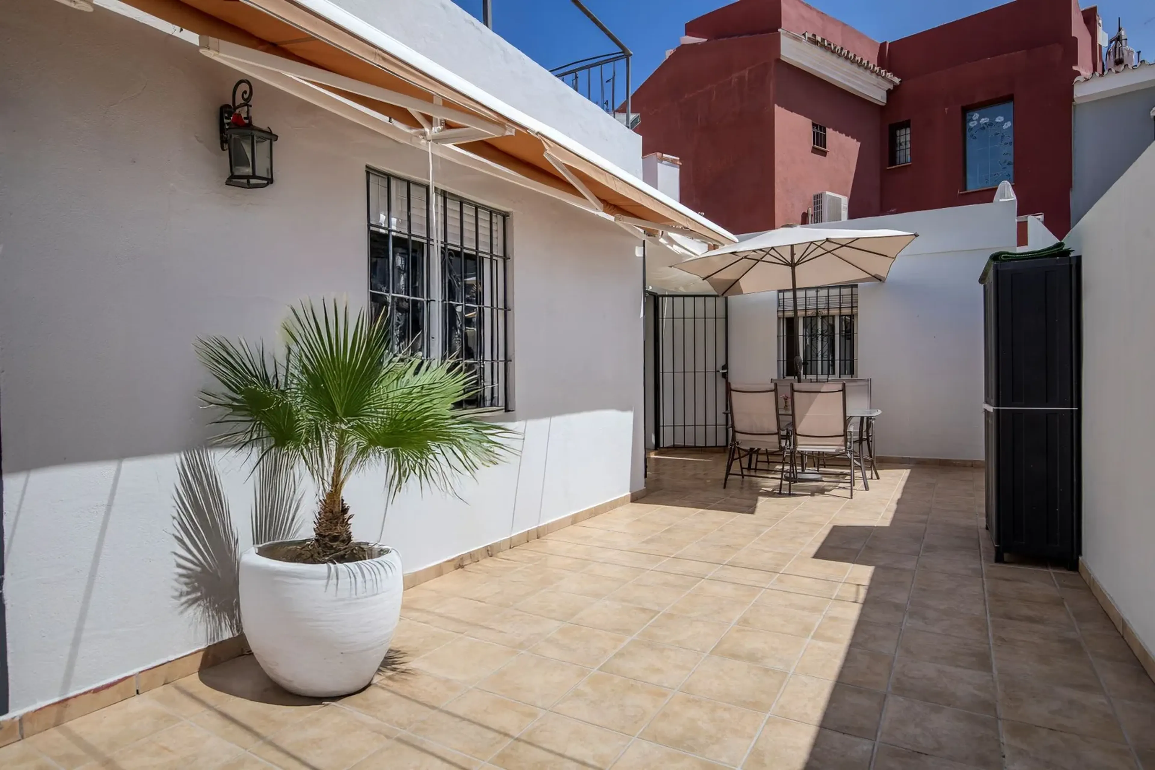 5-Zimmer-Villa auf einer Ebene mit Studio in Los Pacos, Fuengirola - Bild 2