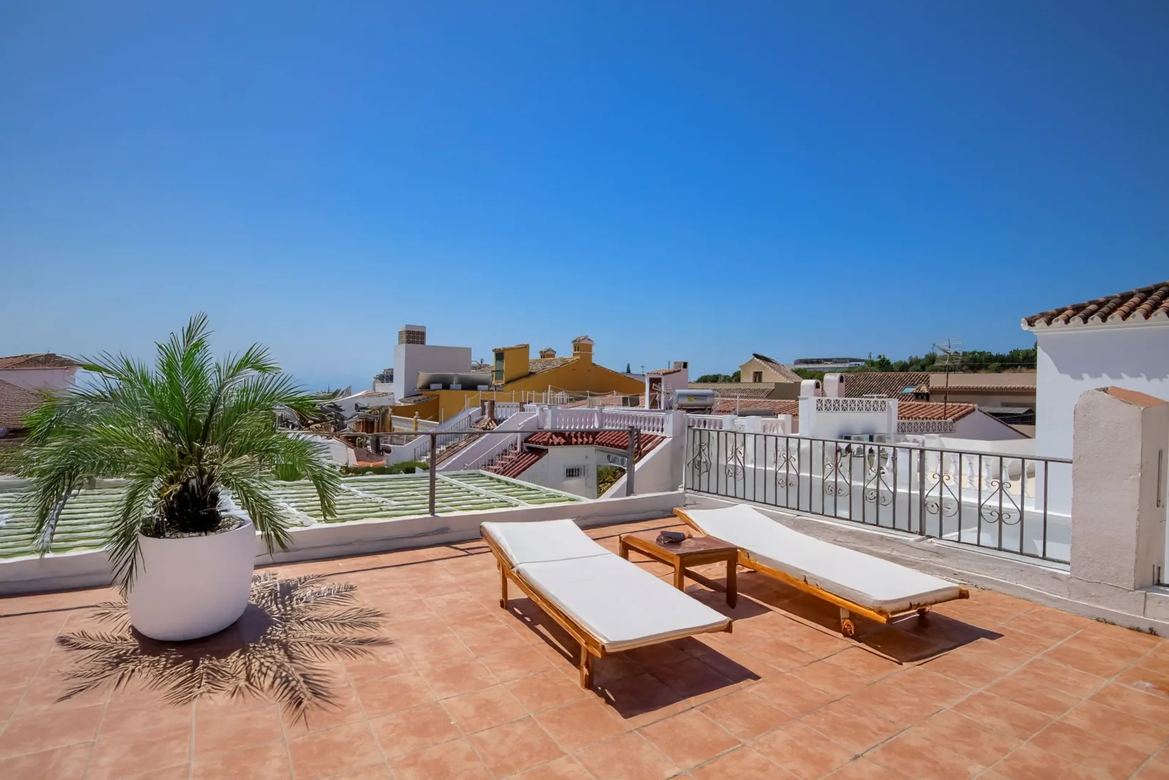 5-Zimmer-Villa auf einer Ebene mit Studio in Los Pacos, Fuengirola - Bild 1
