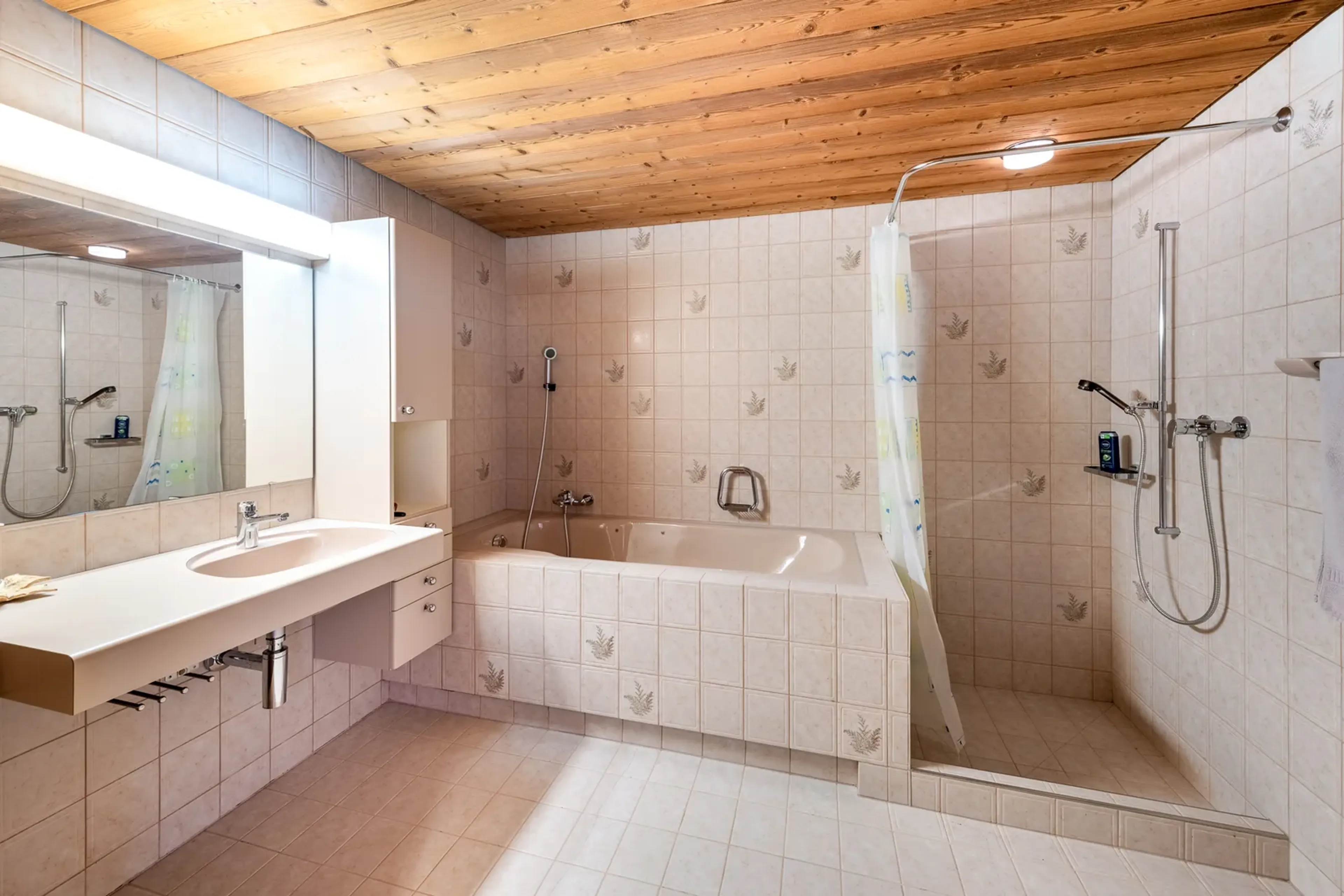 Herrschaftliche Villa mit traumhafter Weitsicht und viel Potenzial - 40