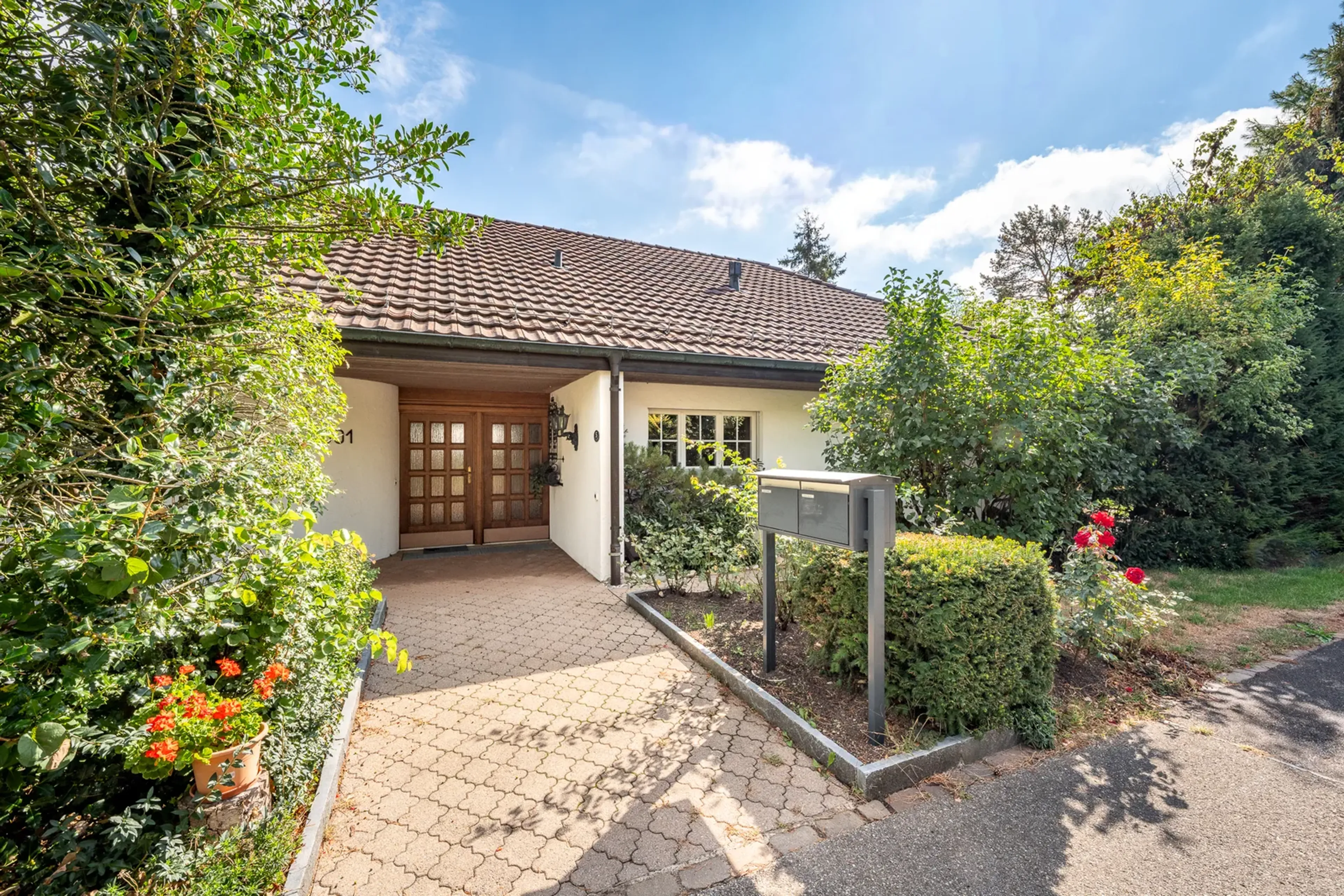 Herrschaftliche Villa mit traumhafter Weitsicht und viel Potenzial - 2