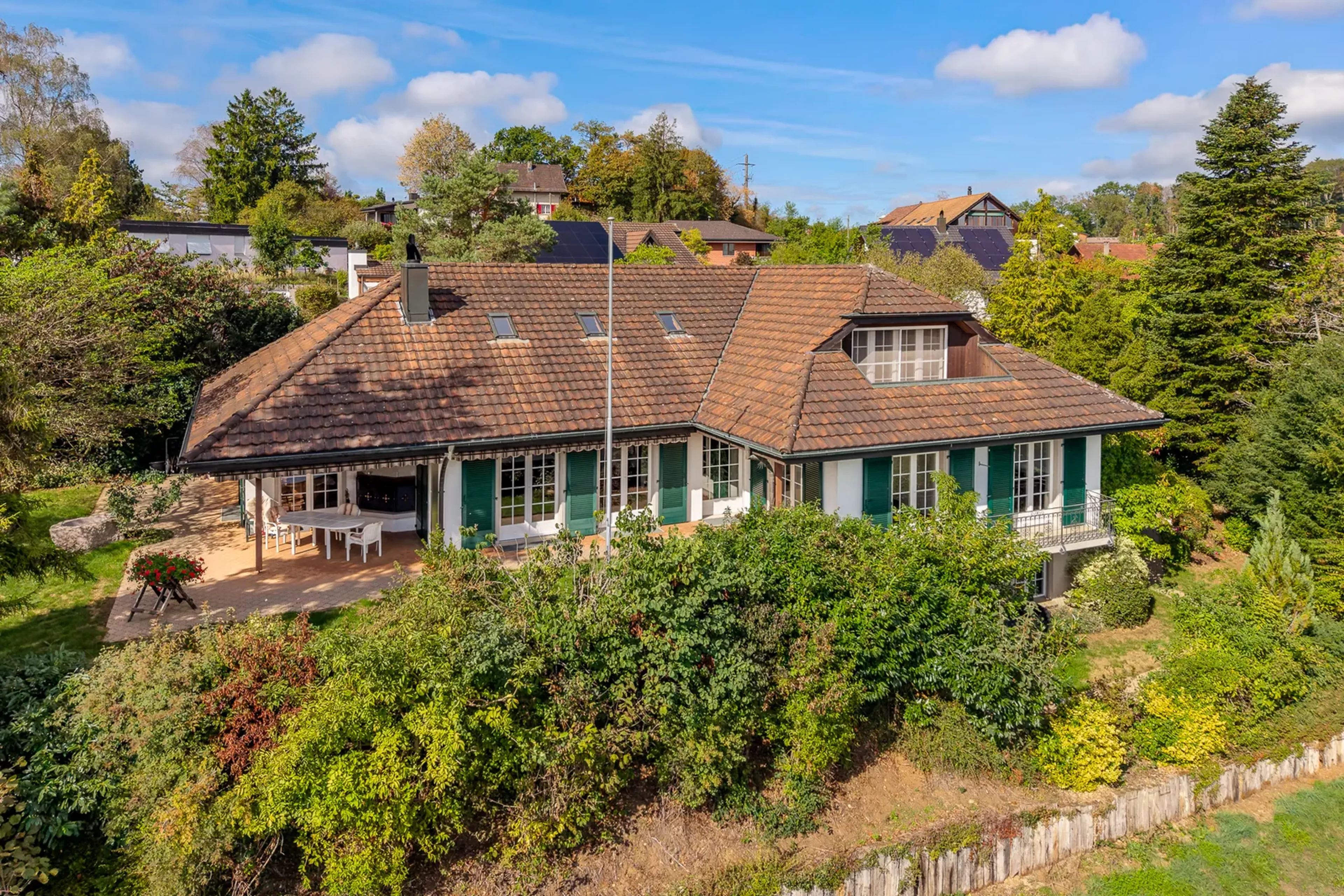 Herrschaftliche Villa mit traumhafter Weitsicht und viel Potenzial