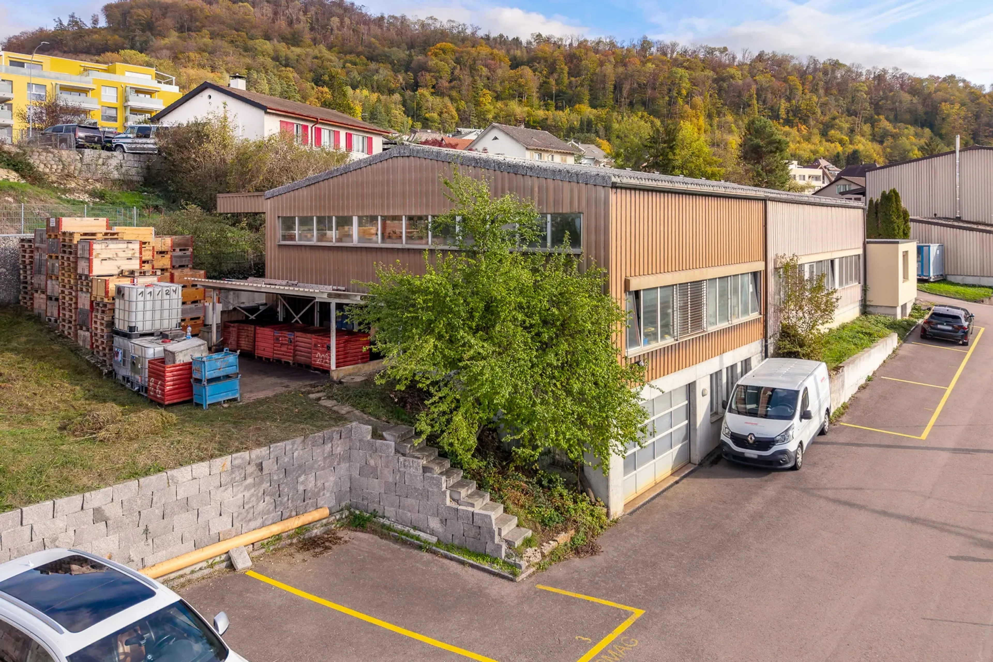 Vielseitige Gewerbeliegenschaft mit Ausbaupotenzial in Holderbank AG