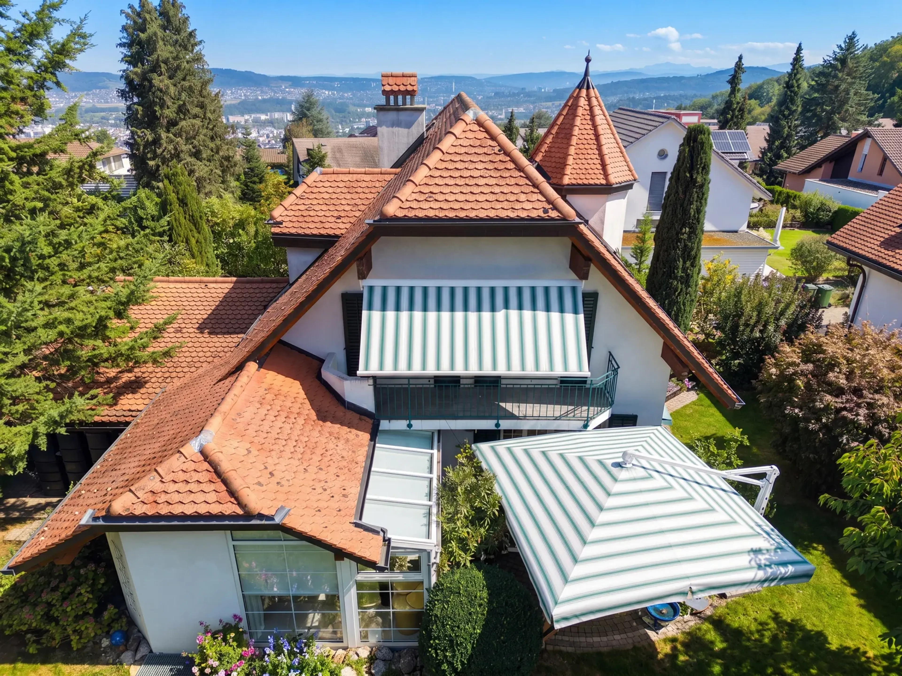 5.5-Zimmer-Einfamilienhaus mit Türmchen und Garten in Bergdietikon - 3