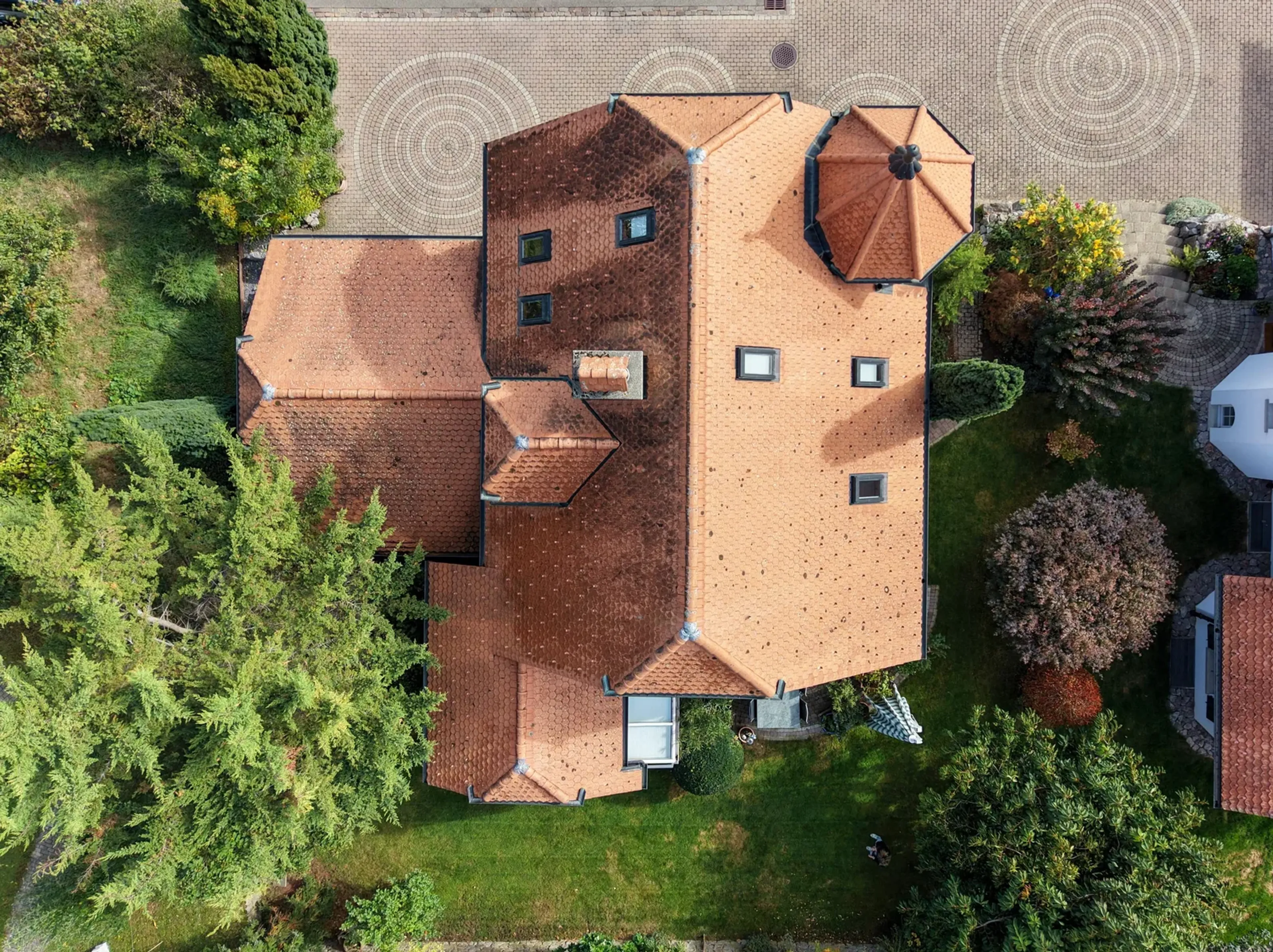 5.5-Zimmer-Einfamilienhaus mit Türmchen und Garten in Bergdietikon - 4