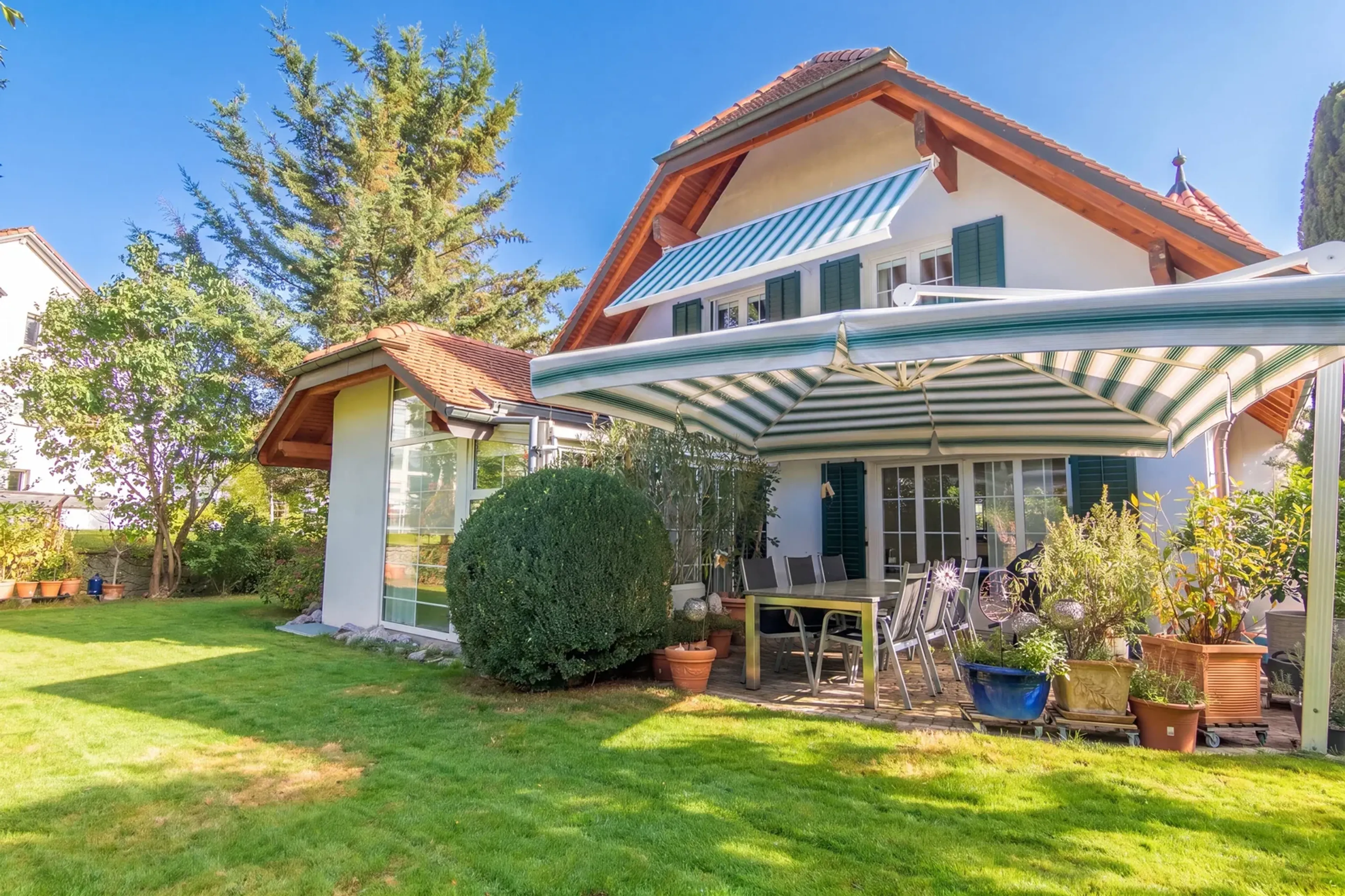 5.5-Zimmer-Einfamilienhaus mit Türmchen und Garten in Bergdietikon - 5
