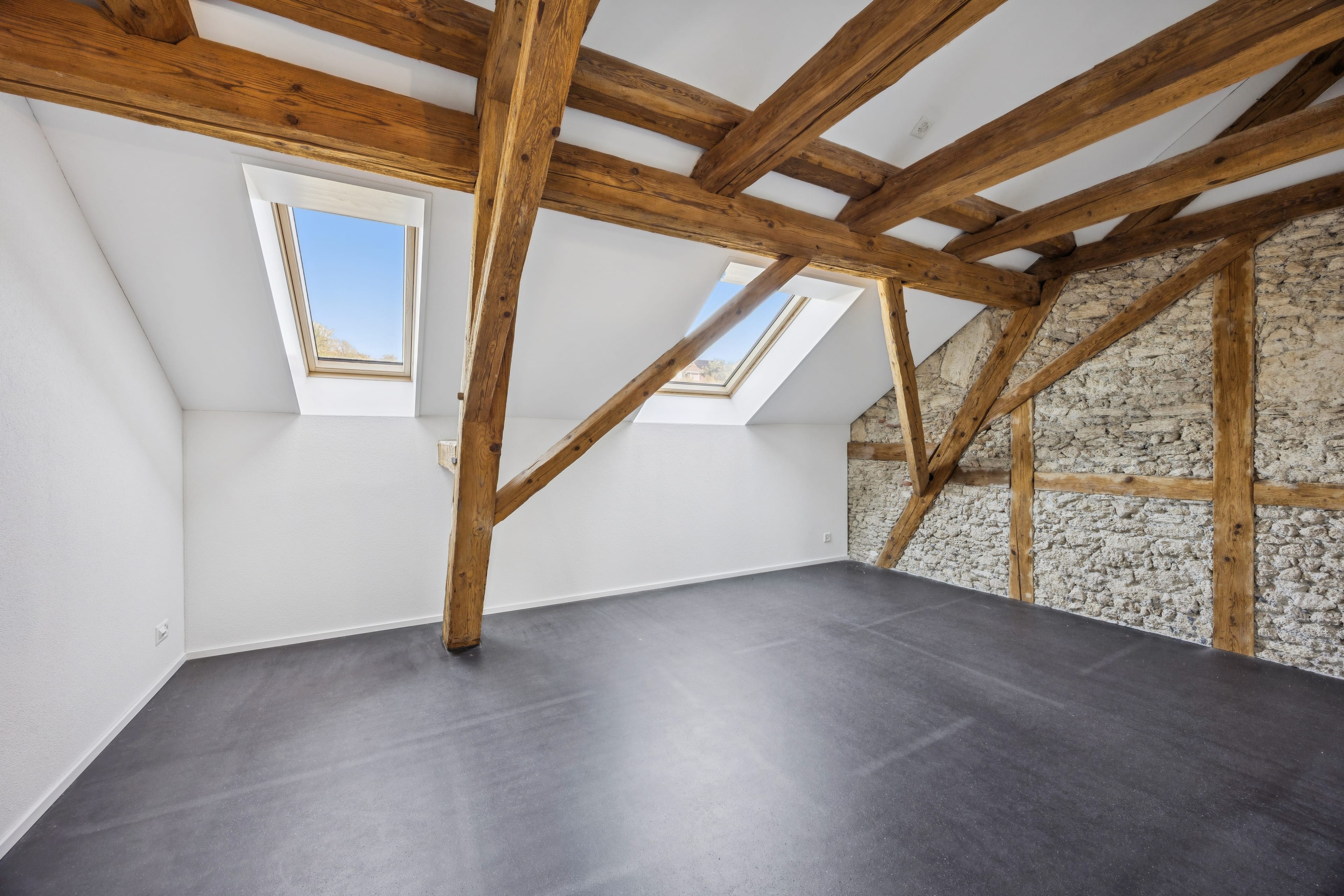 Exklusive 5.5-Zimmer-Dach-Maisonette mit Charme - 16