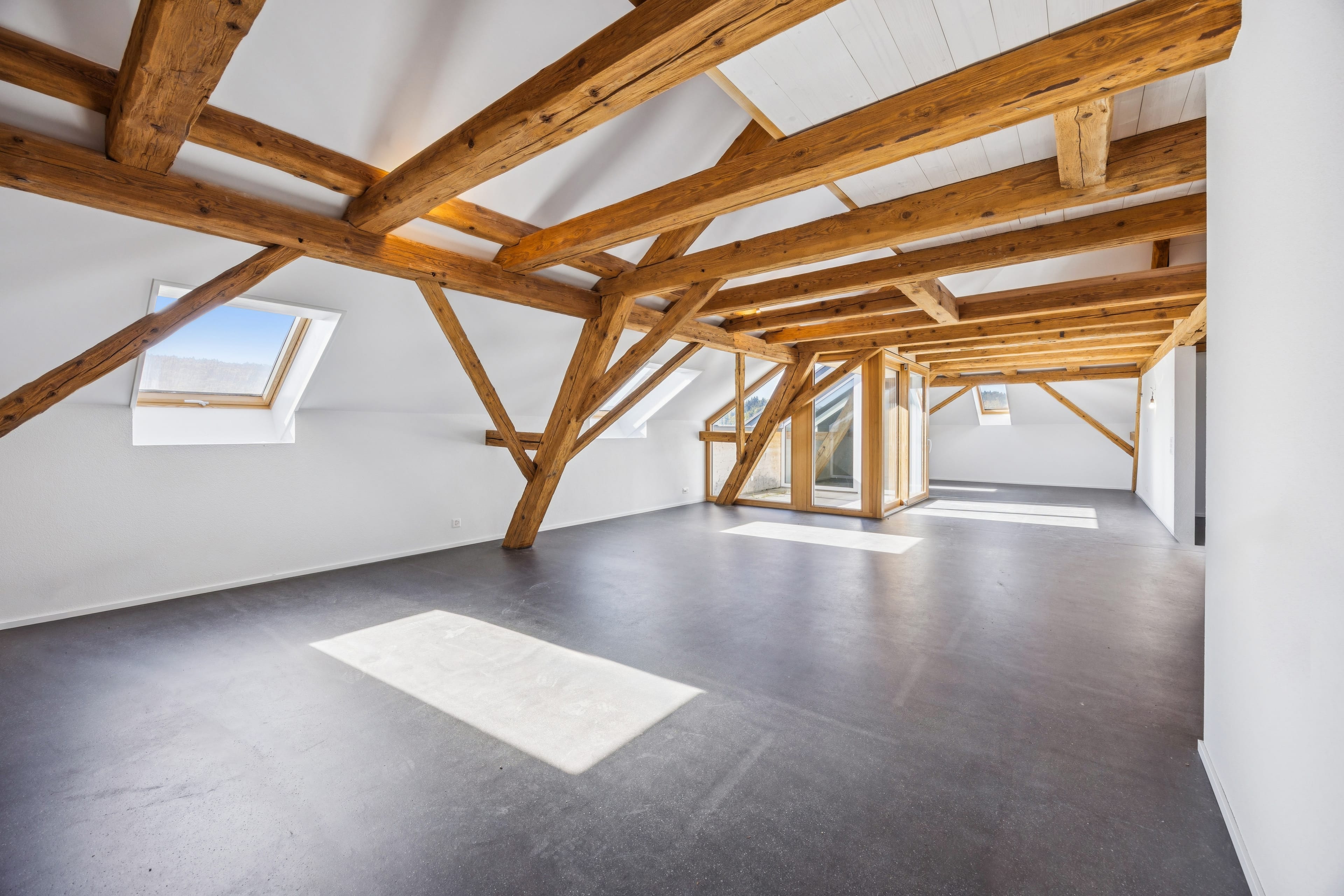 Exklusive 5.5-Zimmer-Dach-Maisonette mit Charme - Bild 5