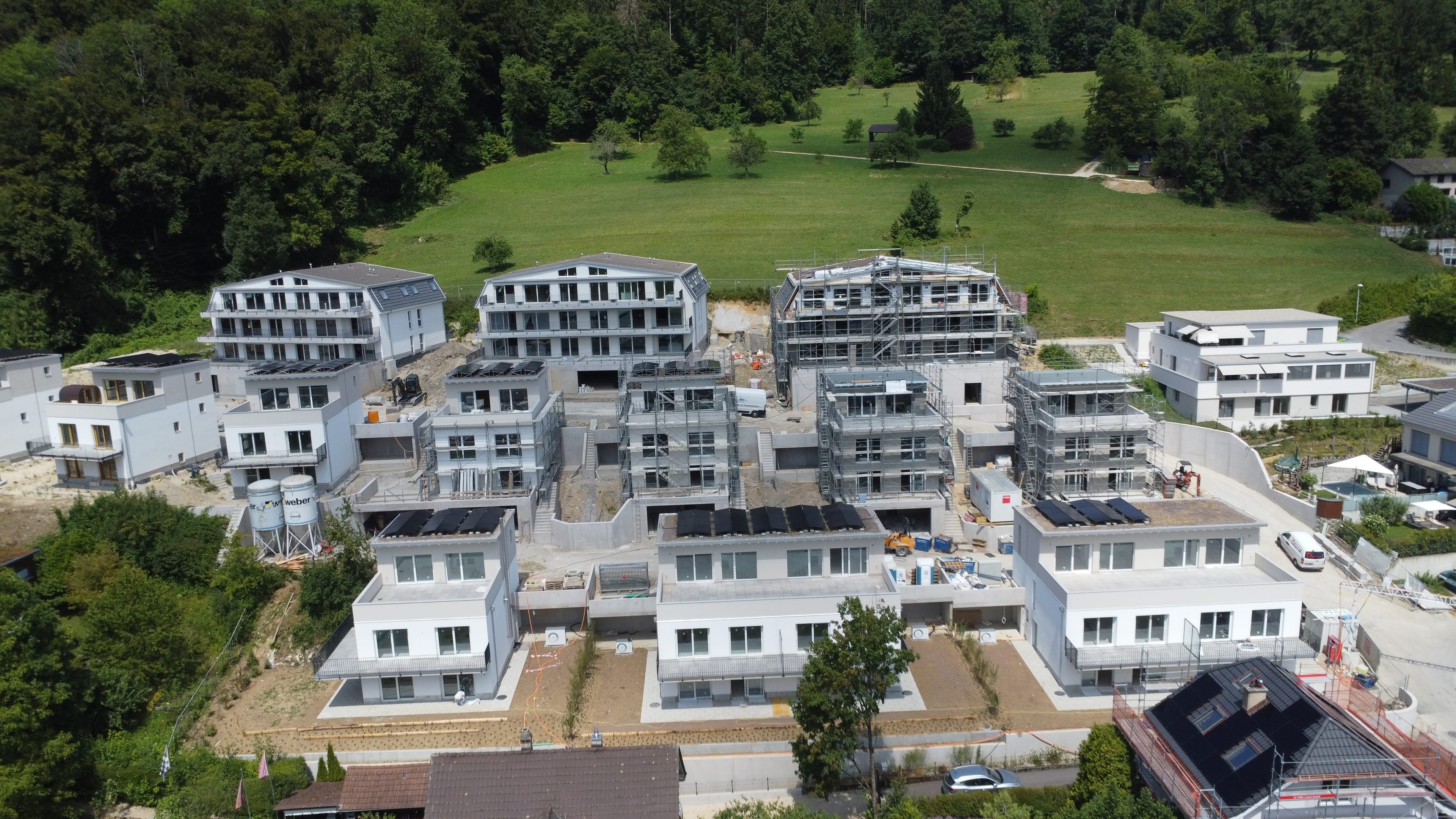Moderne 4.5-Zimmer-Wohnung mit Terrasse und zusätzlichem Privatgarten - Bild 1