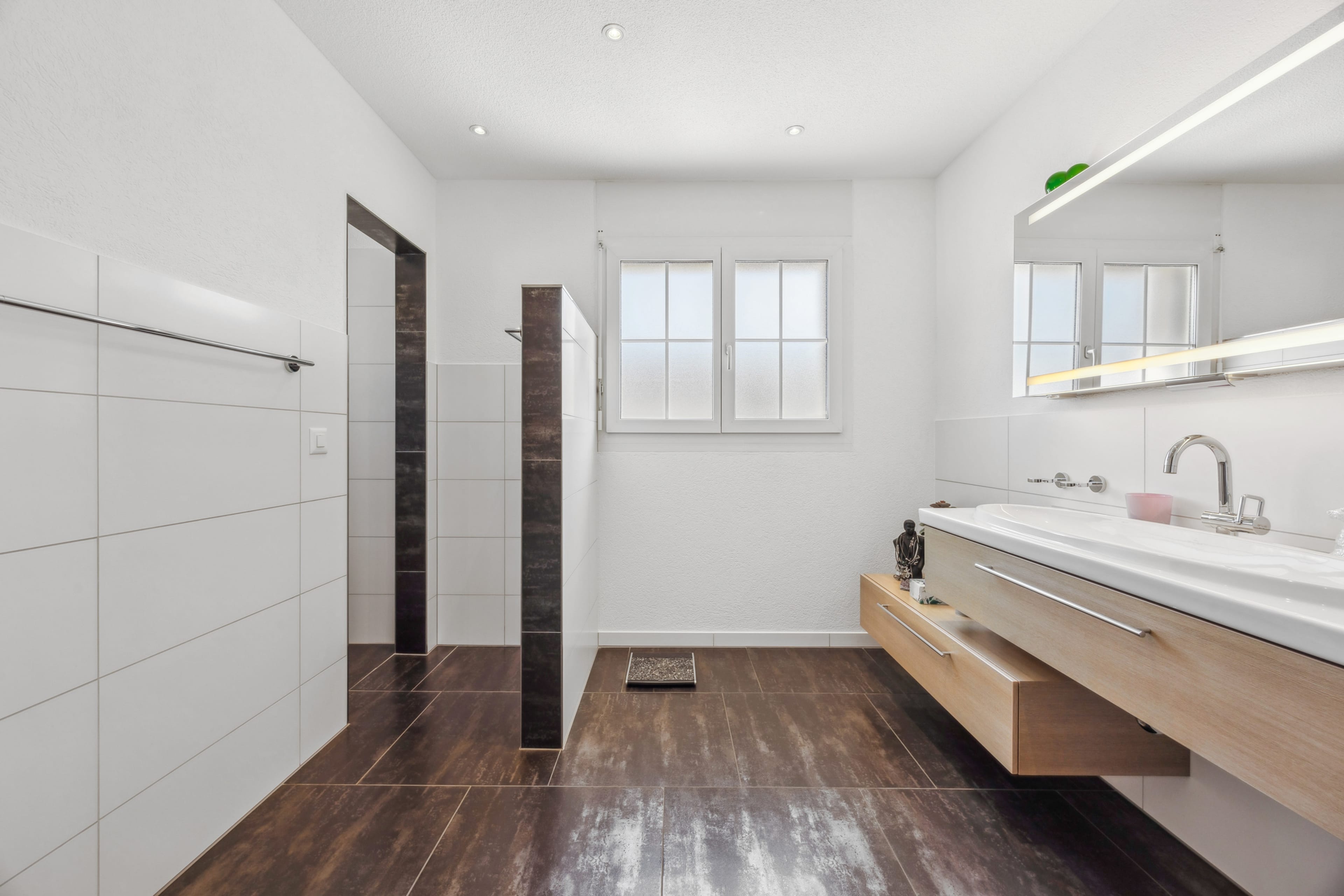 Gepflegtes Einfamilienhaus in Suhr – ruhige Wohnlage, modernes Ambiente und durchdachte Architektur - 7