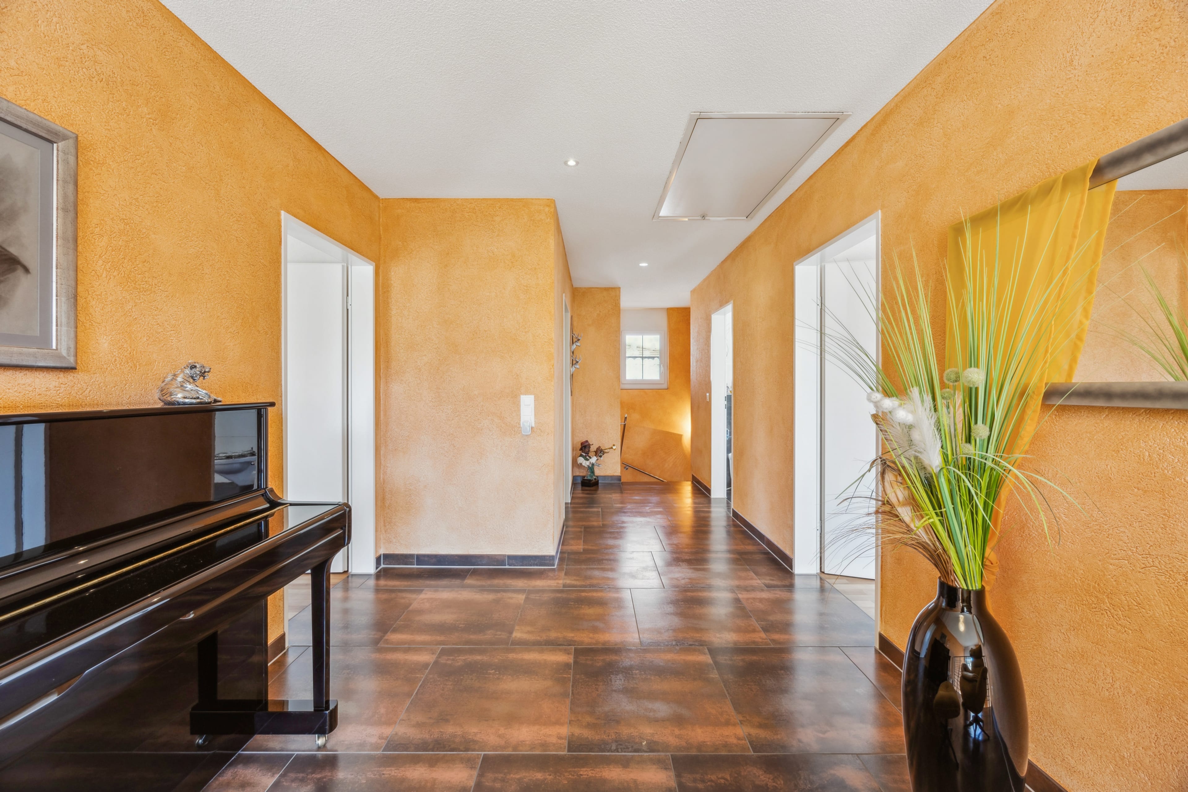 Gepflegtes Einfamilienhaus in Suhr – ruhige Wohnlage, modernes Ambiente und durchdachte Architektur - 12