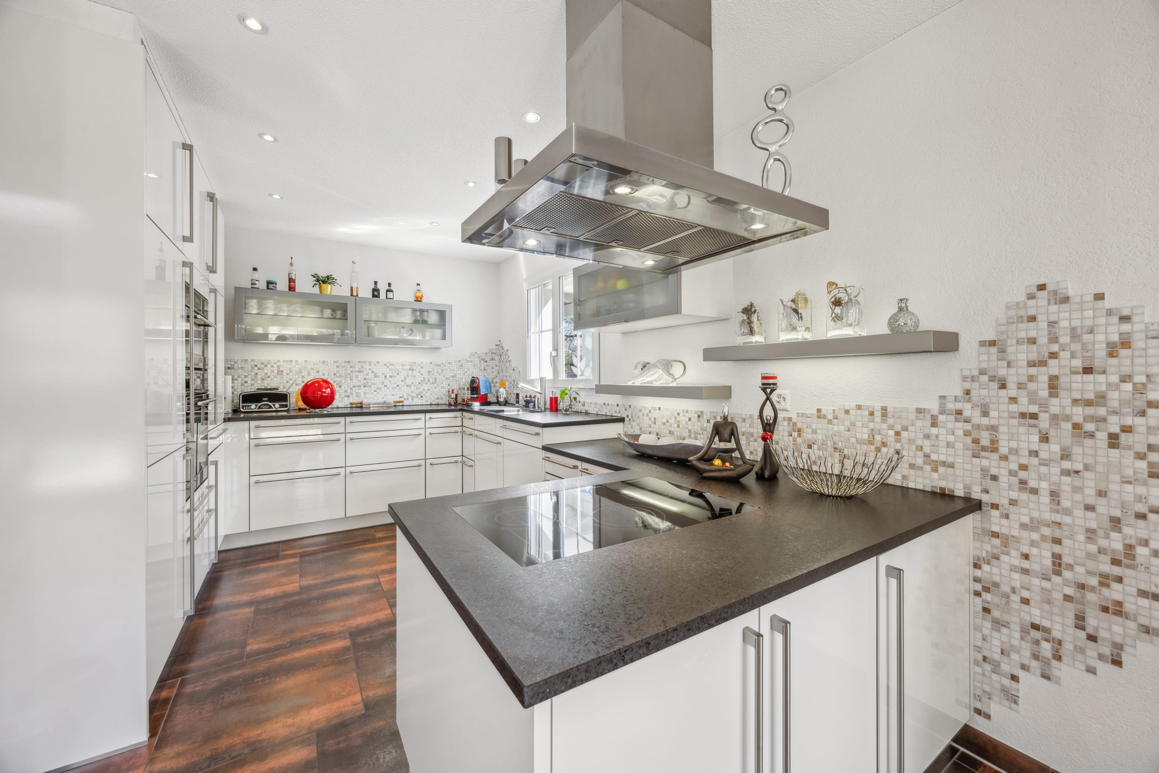 Gepflegtes Einfamilienhaus in Suhr – ruhige Wohnlage, modernes Ambiente und durchdachte Architektur - 13