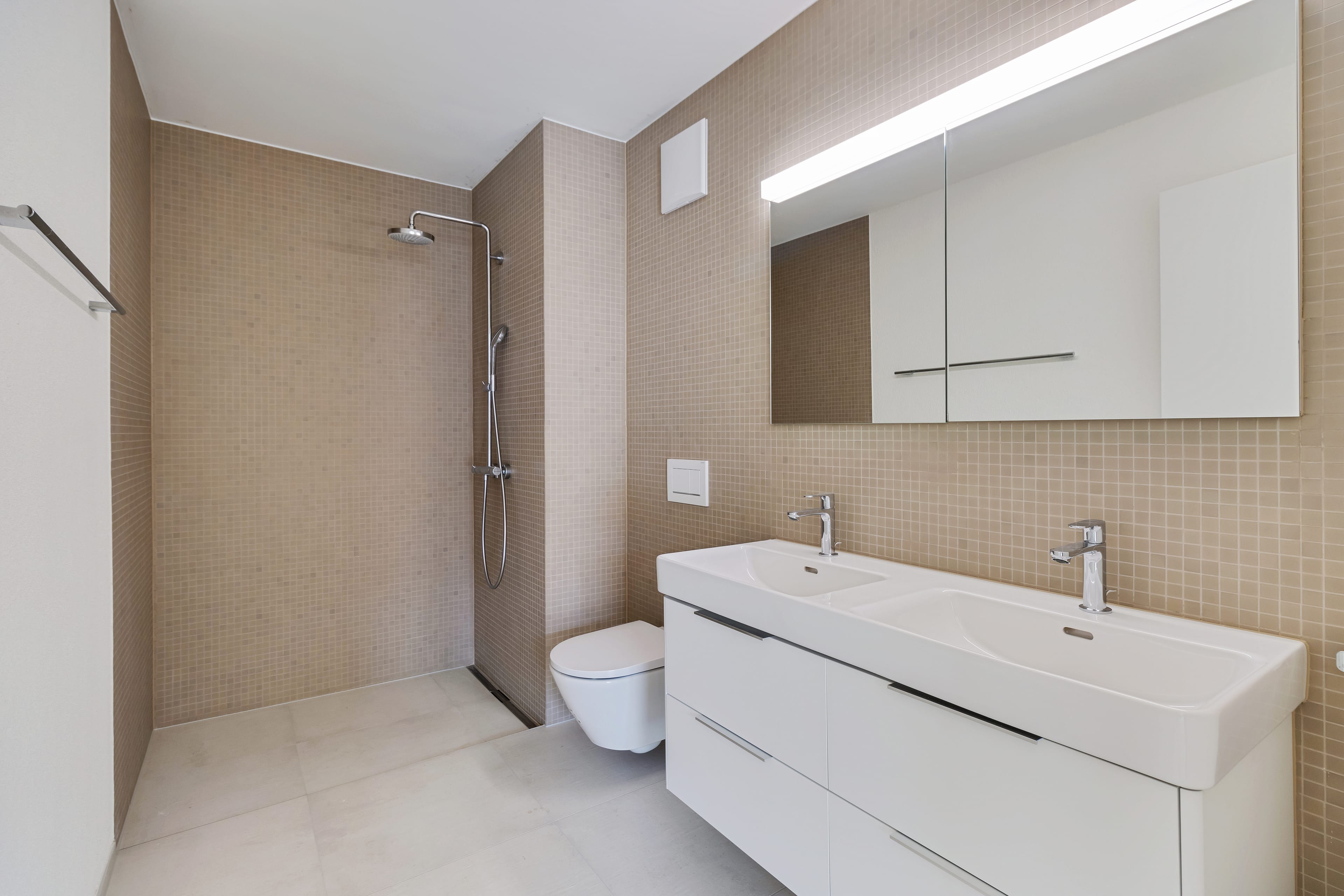 Moderne Eleganz trifft auf hochmodernen Komfort – Neubauwohnung mit Garten(W2) - 9