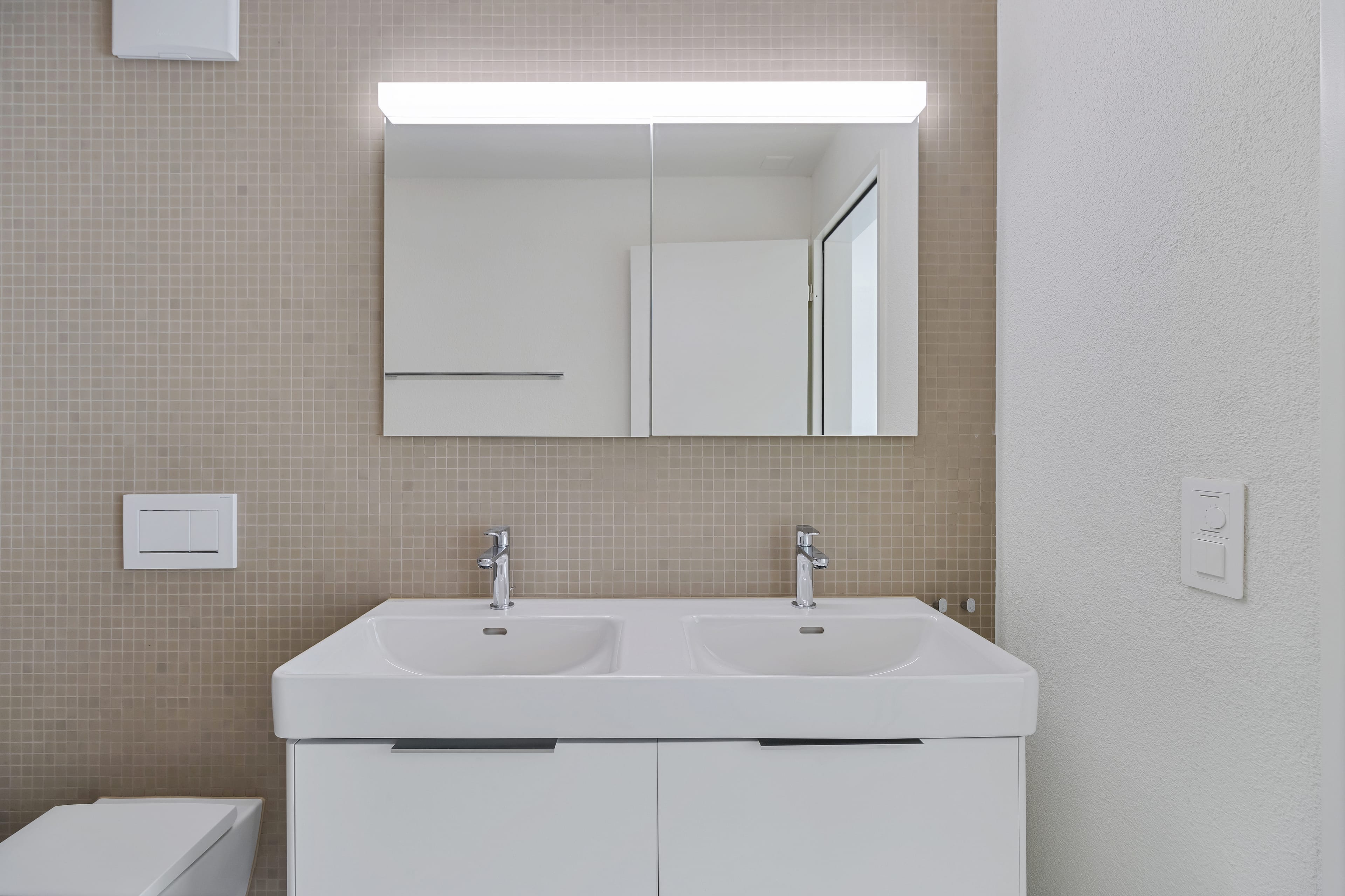 Moderne Eleganz trifft auf hochmodernen Komfort – Neubauwohnung mit Garten(W2) - 10