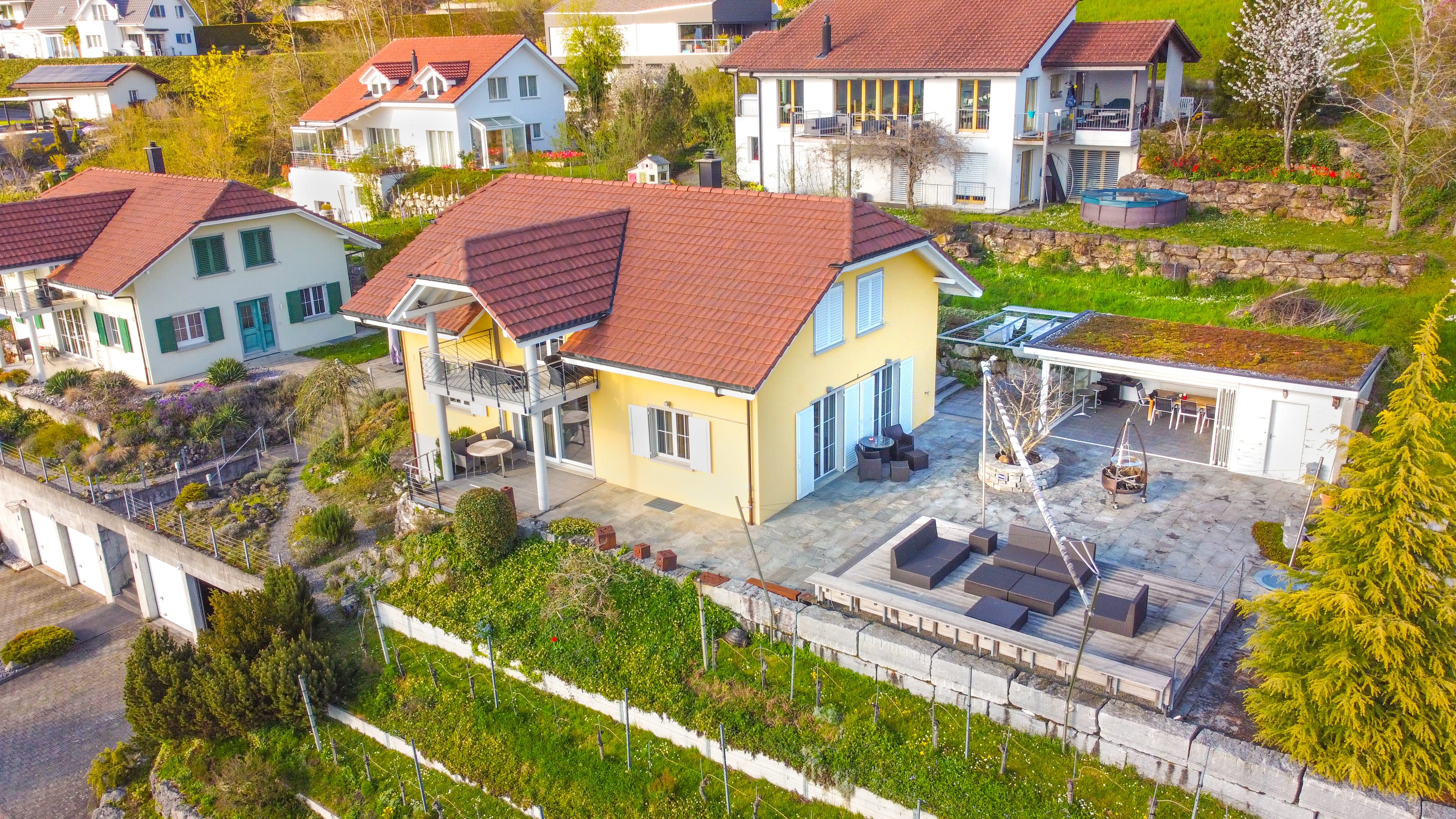 Landhaus mit Eleganz, Ruhe und Seesicht - Bild 2