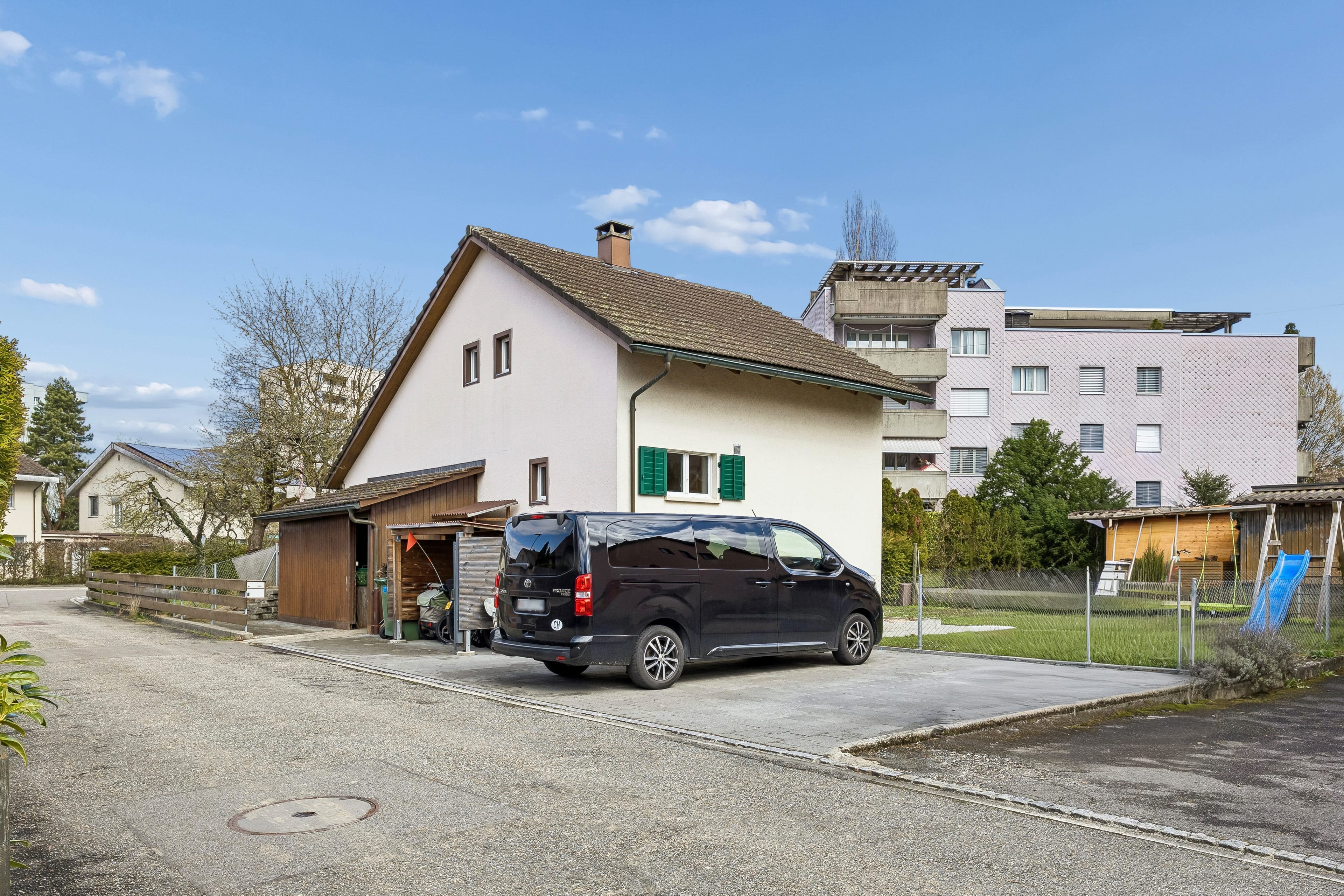 Einfamilienhaus mit Gartenidylle, grossem Aussenbereich und spannendem Ausbaupotenzial - 11