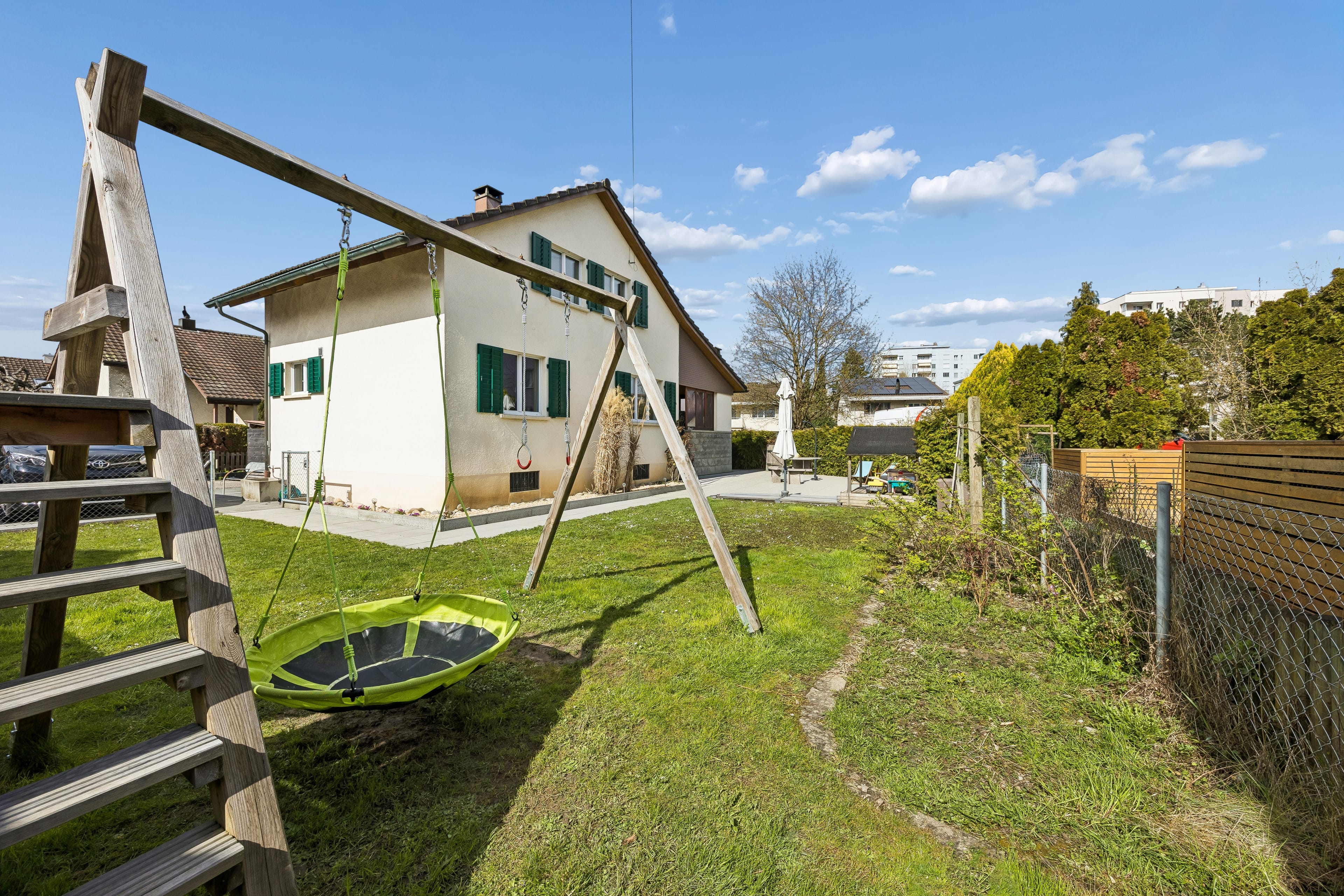 Einfamilienhaus mit Gartenidylle, grossem Aussenbereich und spannendem Ausbaupotenzial - 12