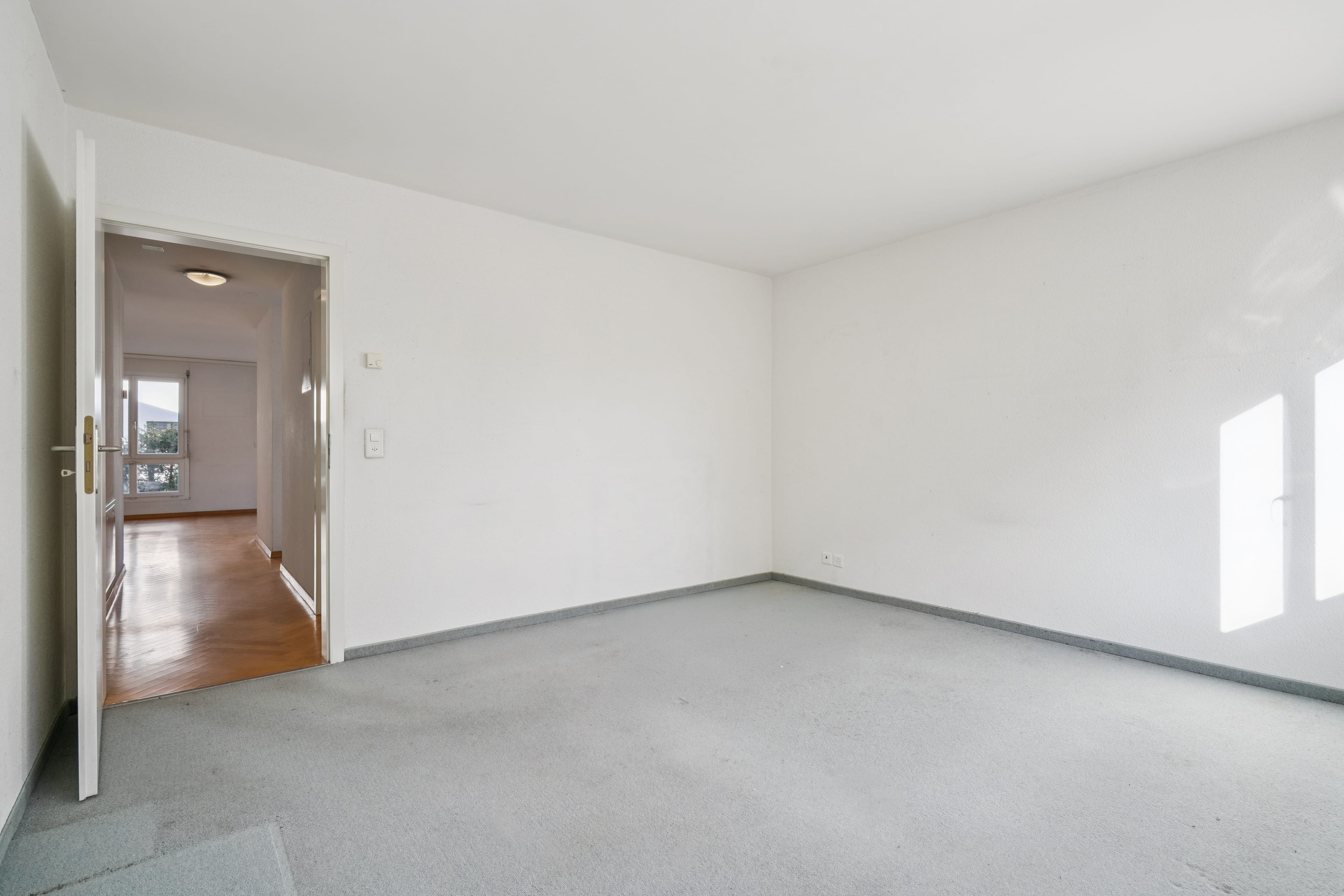 Familienfreundliche Gartenwohnung in Volketswil – 4.5 Zimmer zum Entspannen - 23