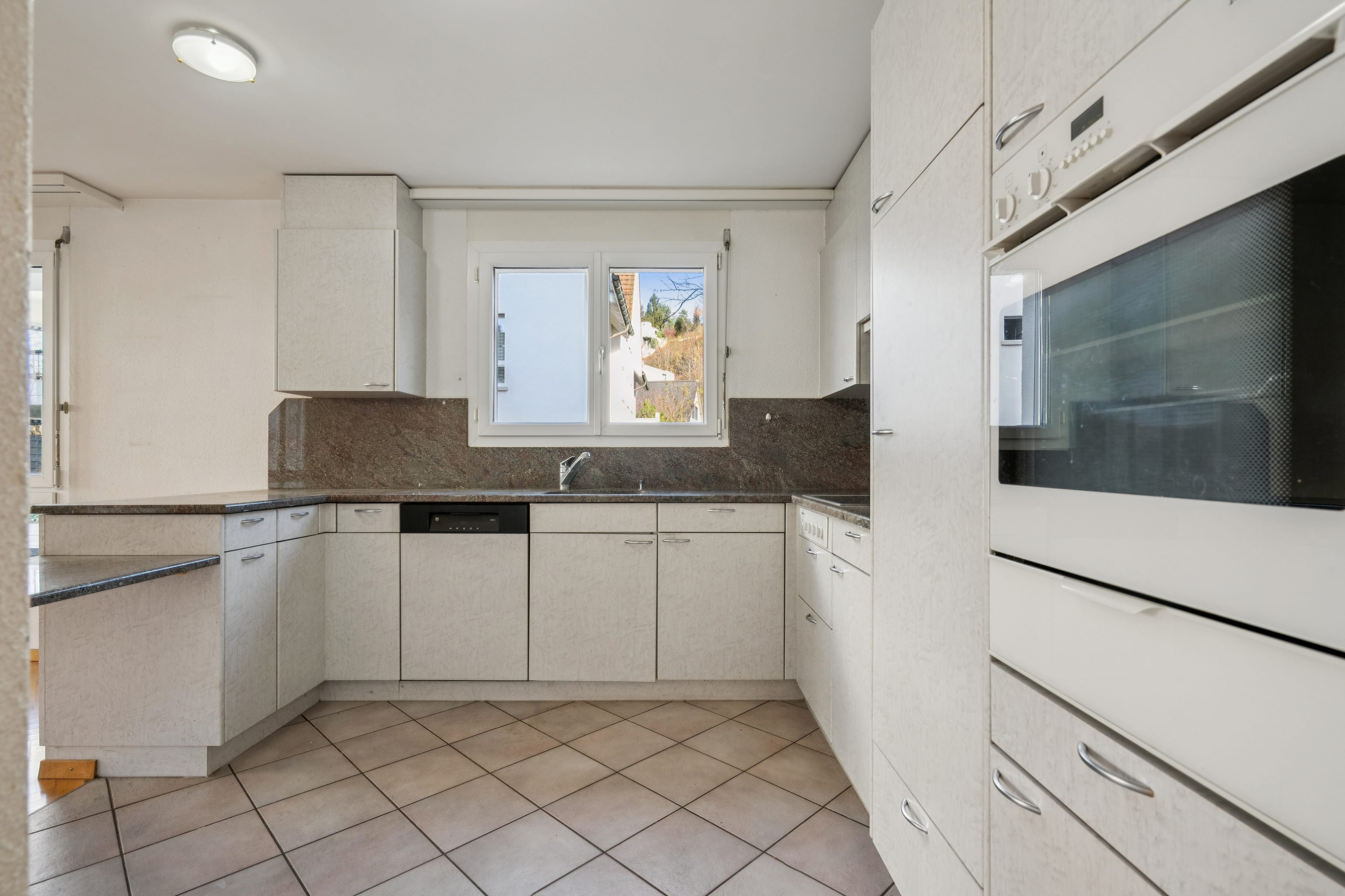 Familienfreundliche Gartenwohnung in Volketswil – 4.5 Zimmer zum Entspannen - 9