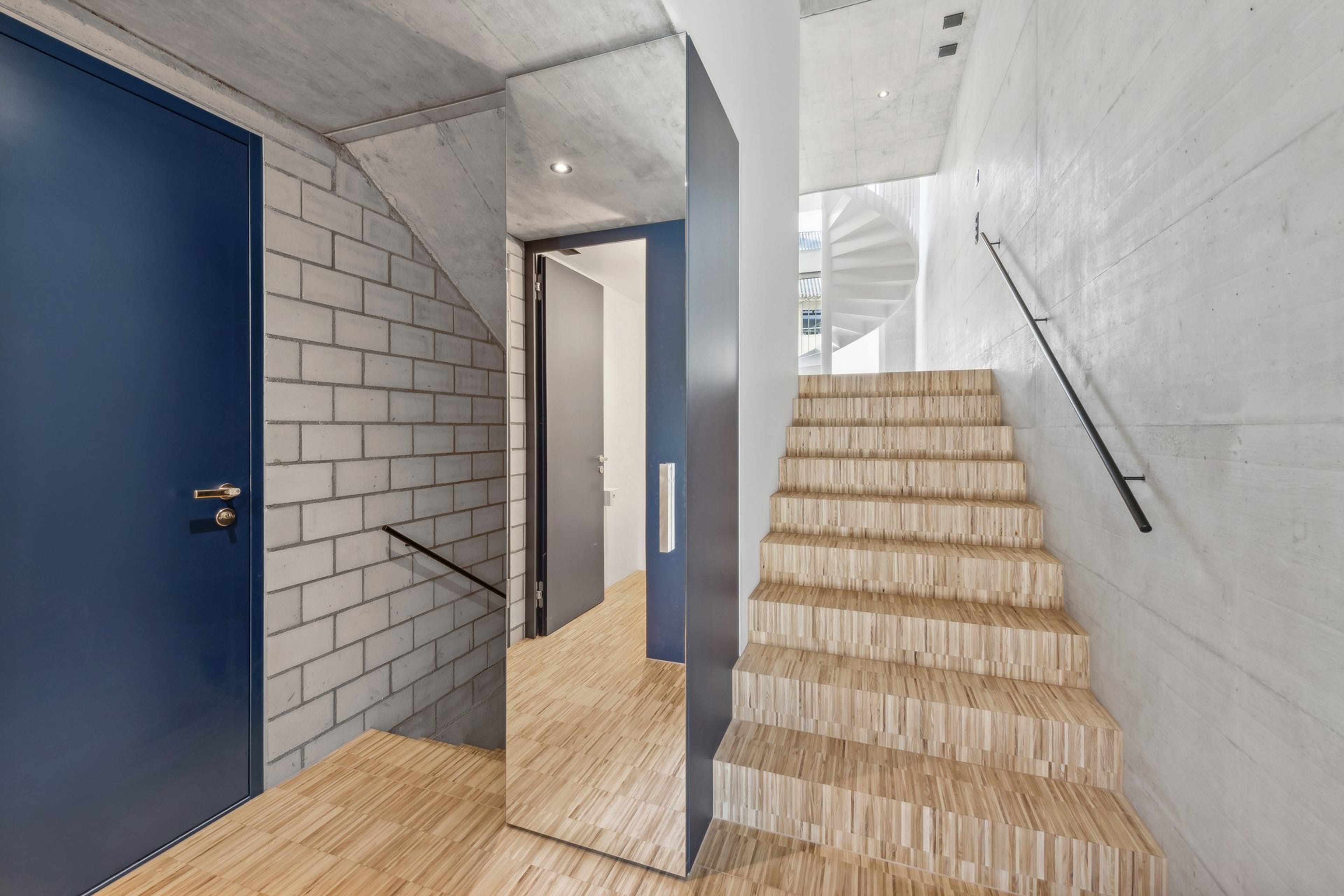 Luxuriöses Townhouse-Wohnen mit atemberaubendem Atrium und modernem Design - 11