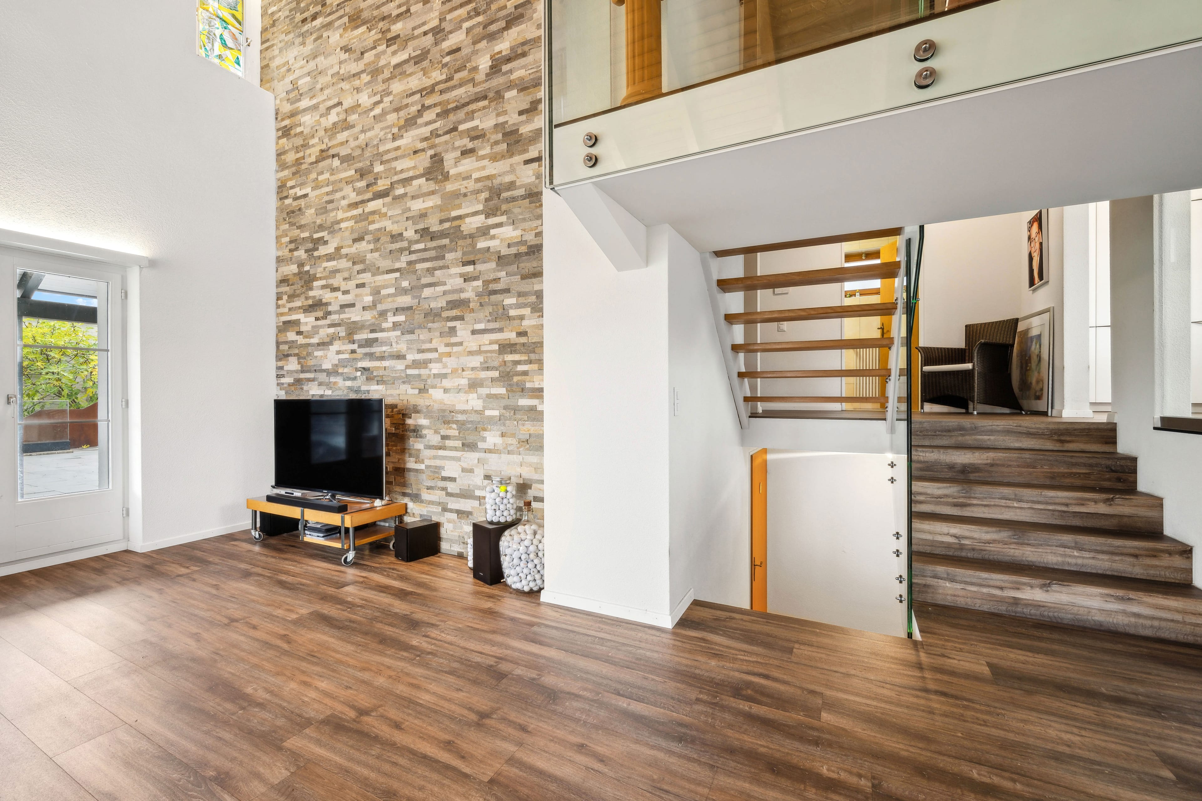 Exklusives Wohnen mit Aussicht: Einfamilienhaus mit Einliegerwohnung - Bild 6