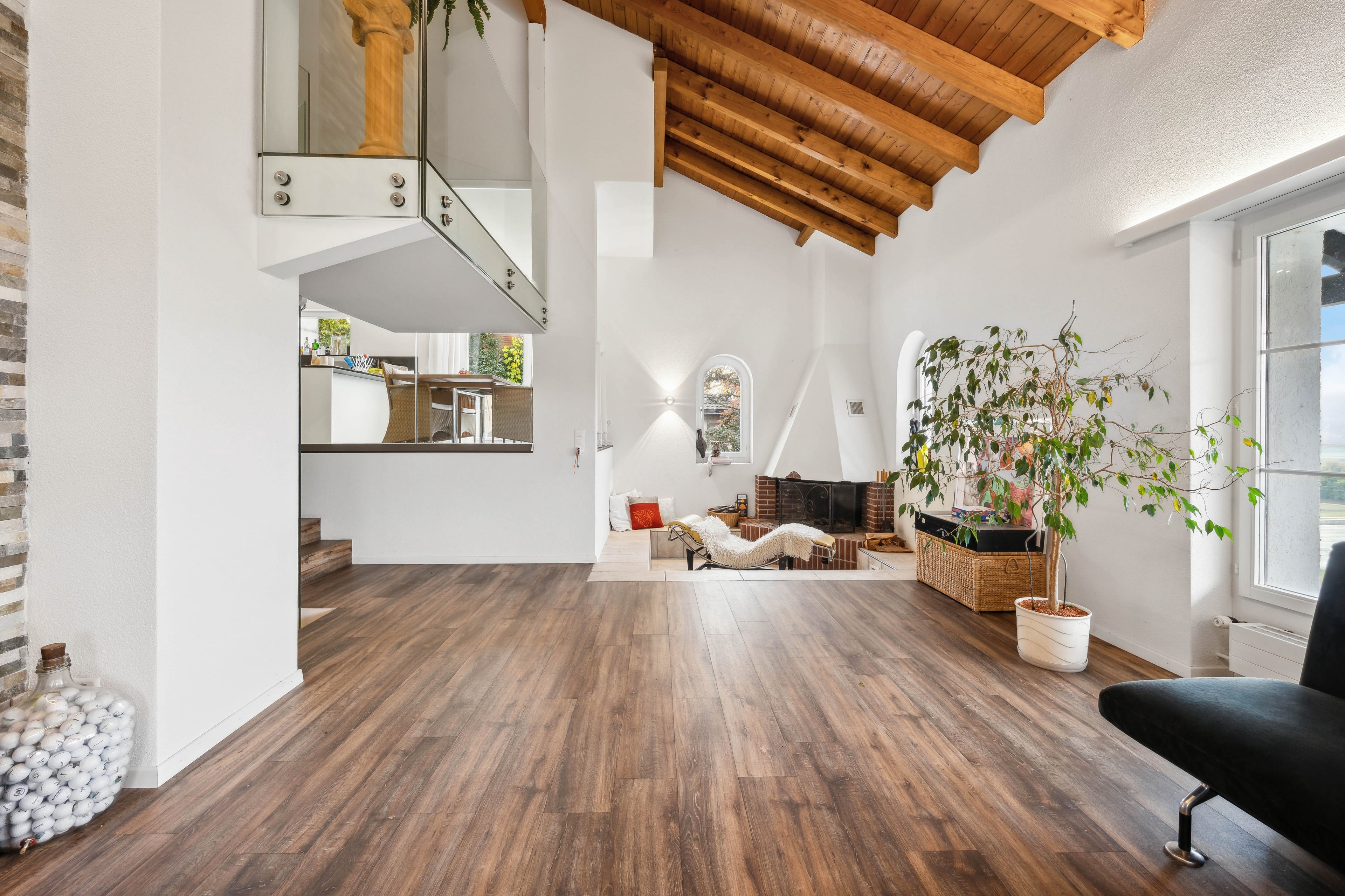 Exklusives Wohnen mit Aussicht: Einfamilienhaus mit Einliegerwohnung - Bild 2