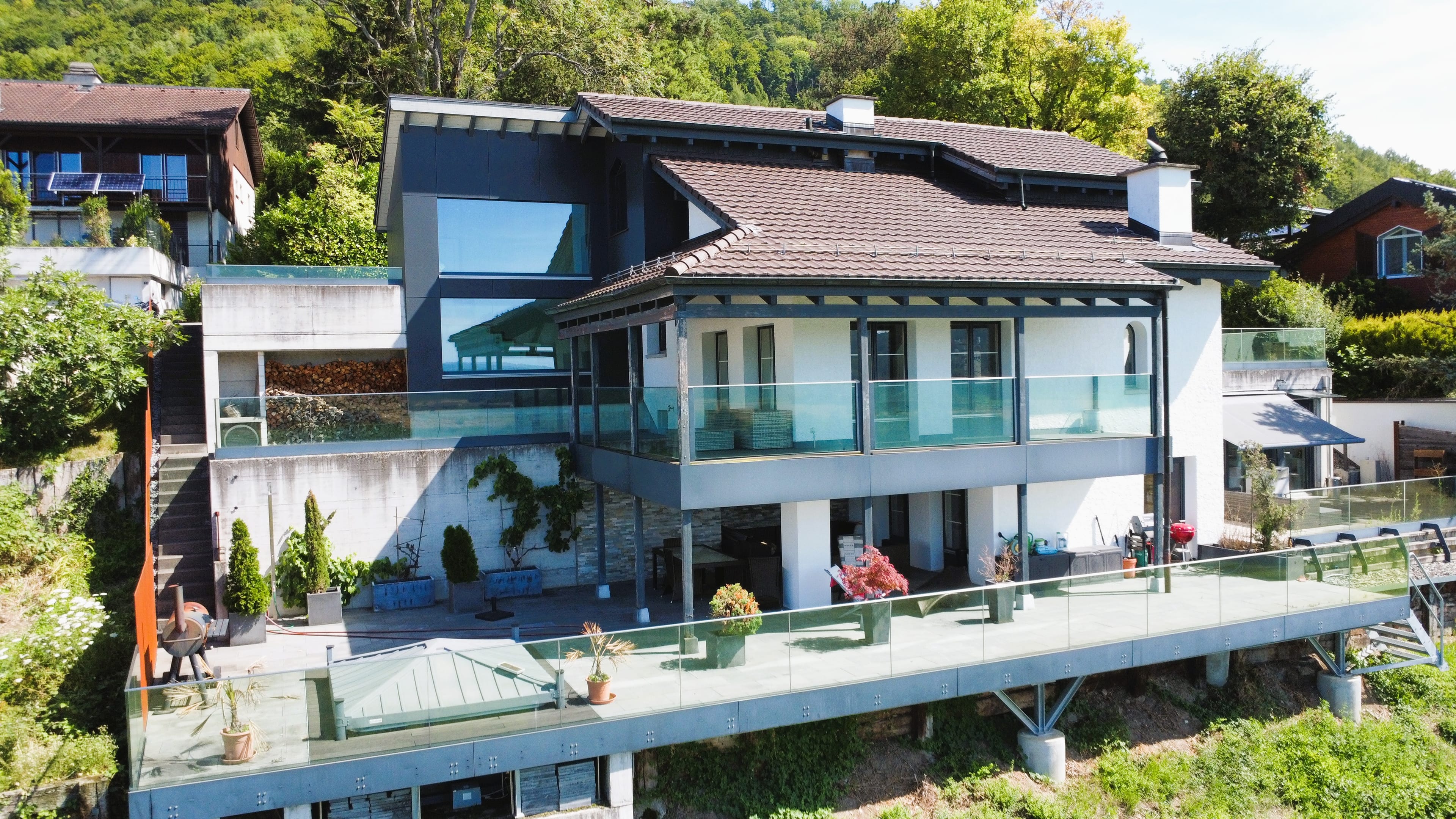 Exklusives Wohnen mit Aussicht: Einfamilienhaus mit Einliegerwohnung - Bild 3