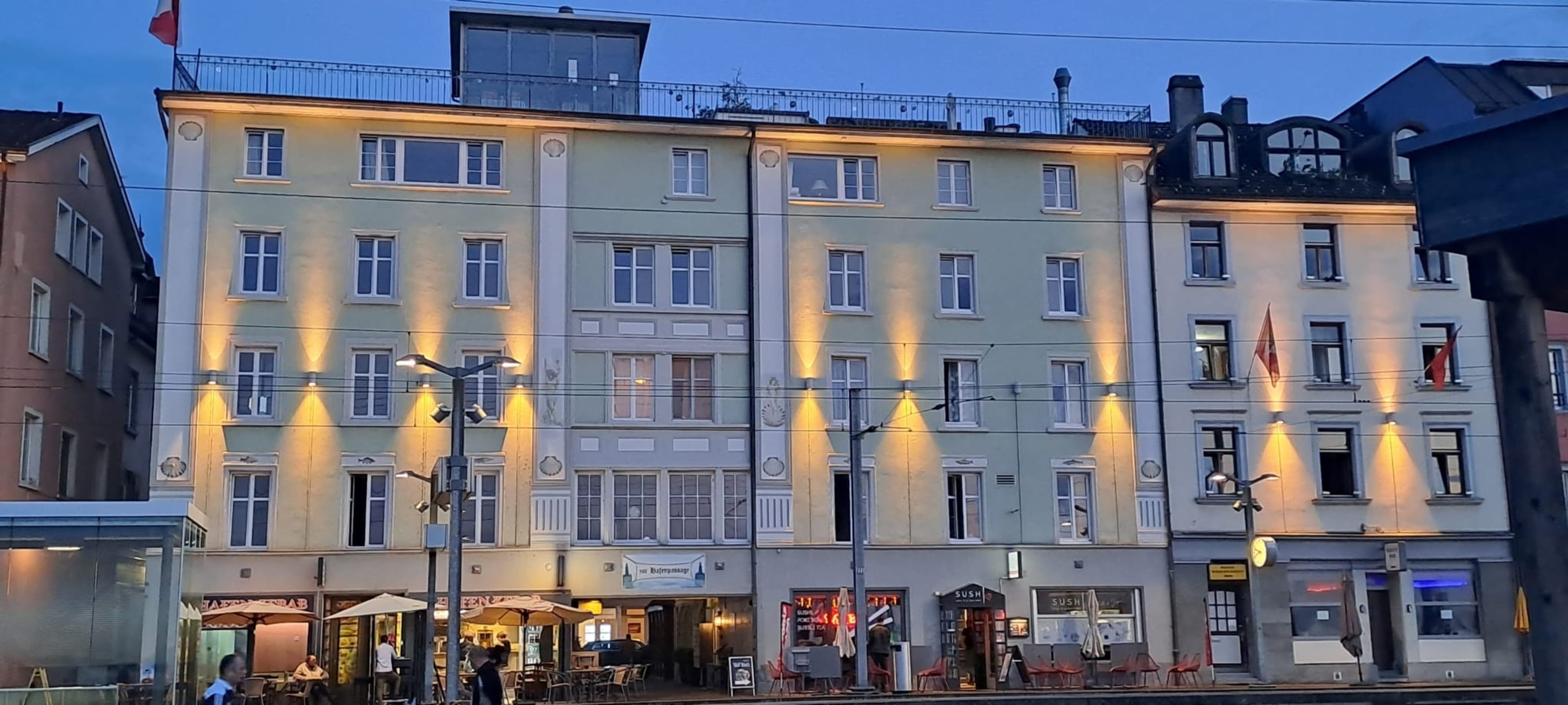 Lakefront Investment! MFH mit 12 Einheiten - erstklassiger Lage! - Bild 1