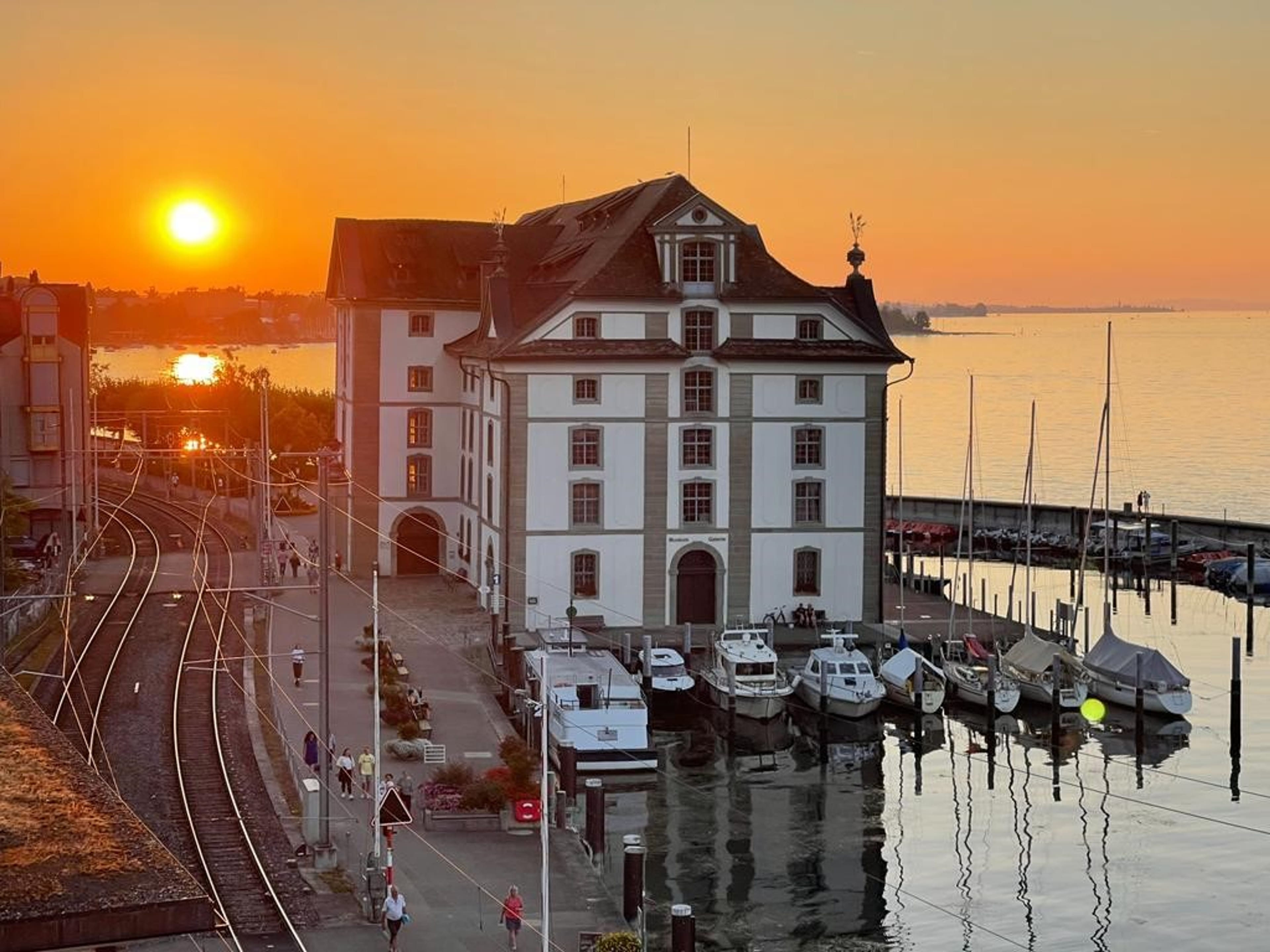 Lakefront Investment! MFH mit 12 Einheiten - erstklassiger Lage! - 16