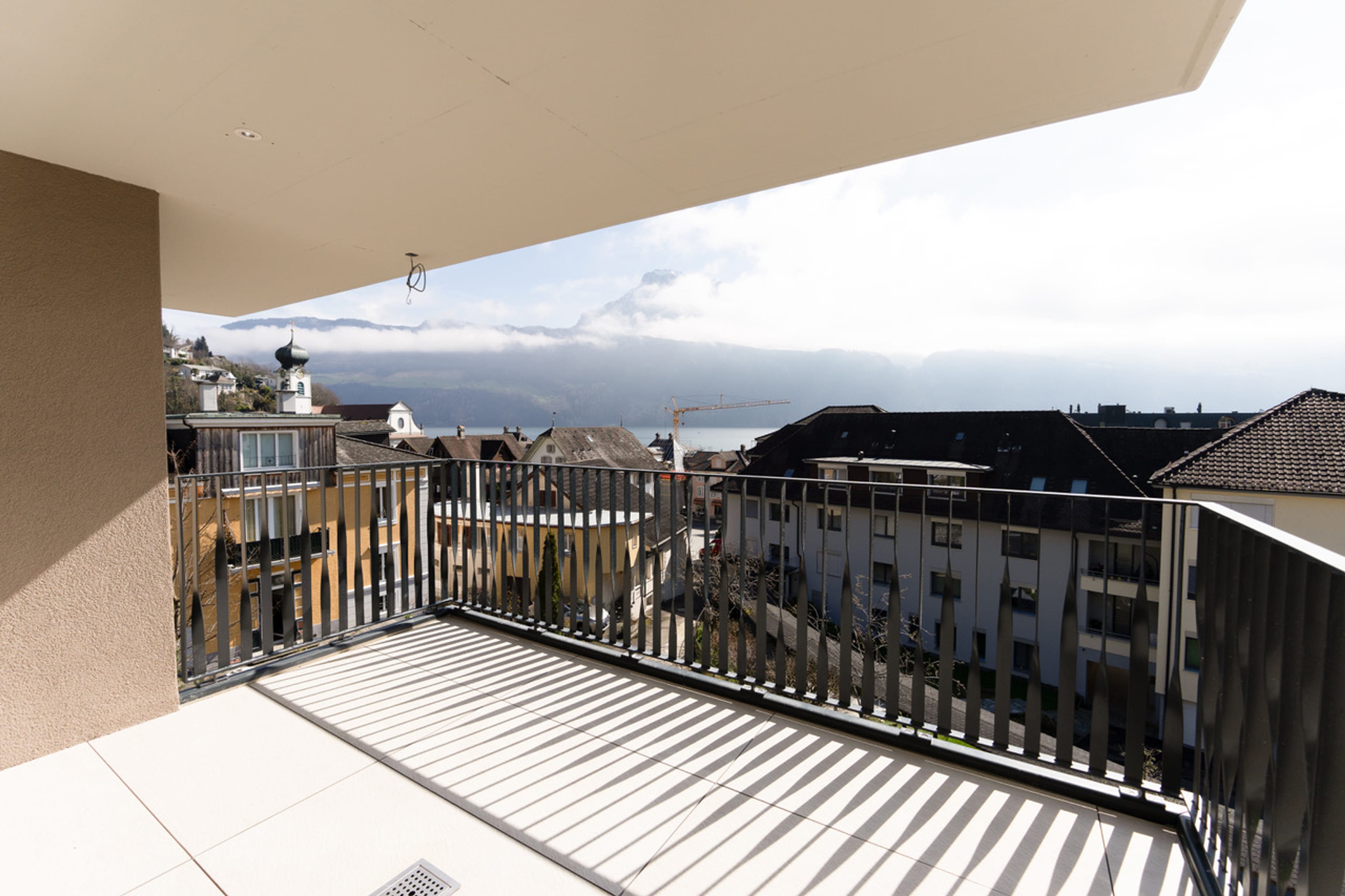 Exklusives Apartment mit Berg- und Seesicht - Bild 2