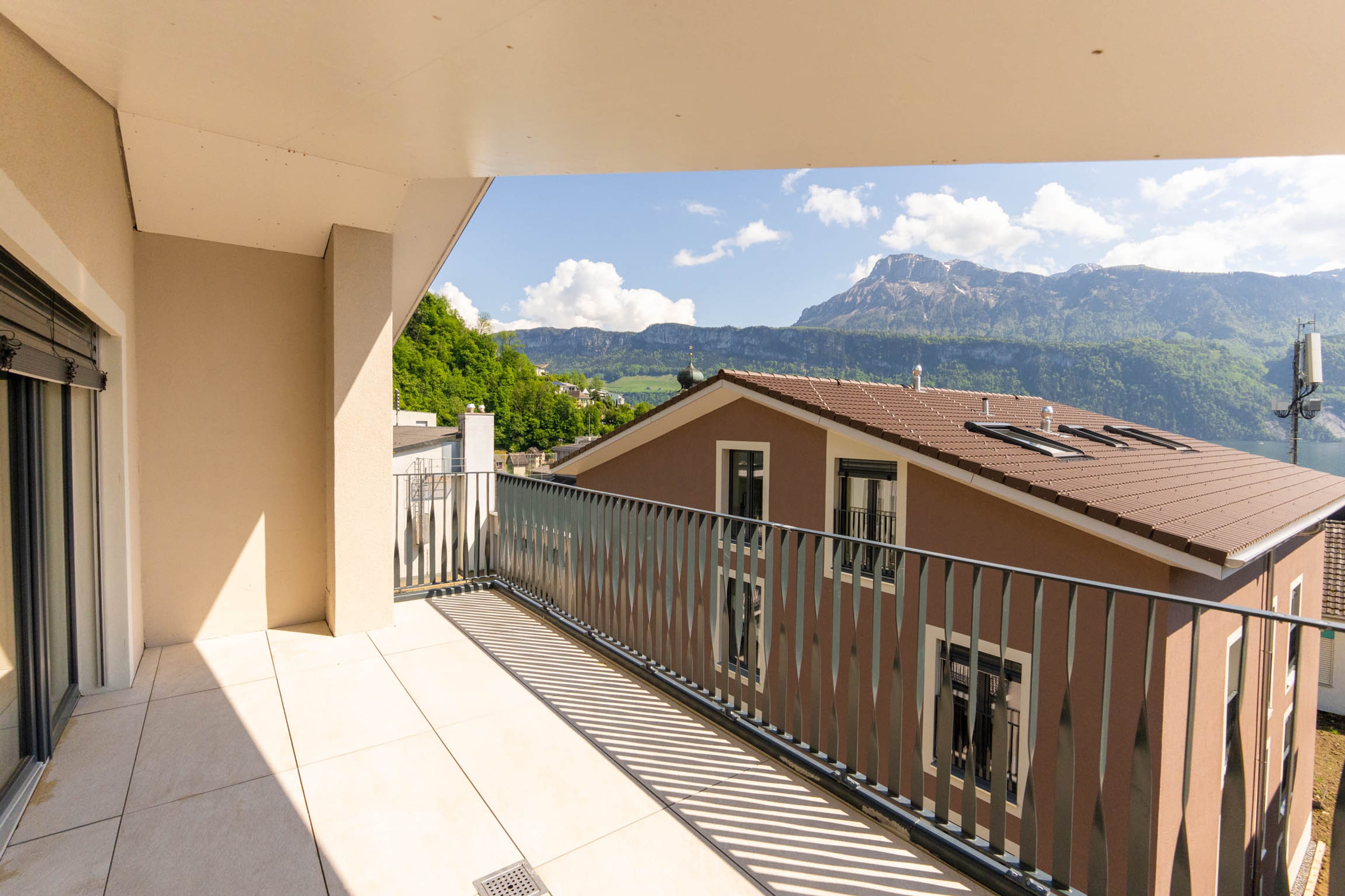 Luxuriöses Wohnen mit Smart-Home-Komfort und Panoramablick - Bild 1