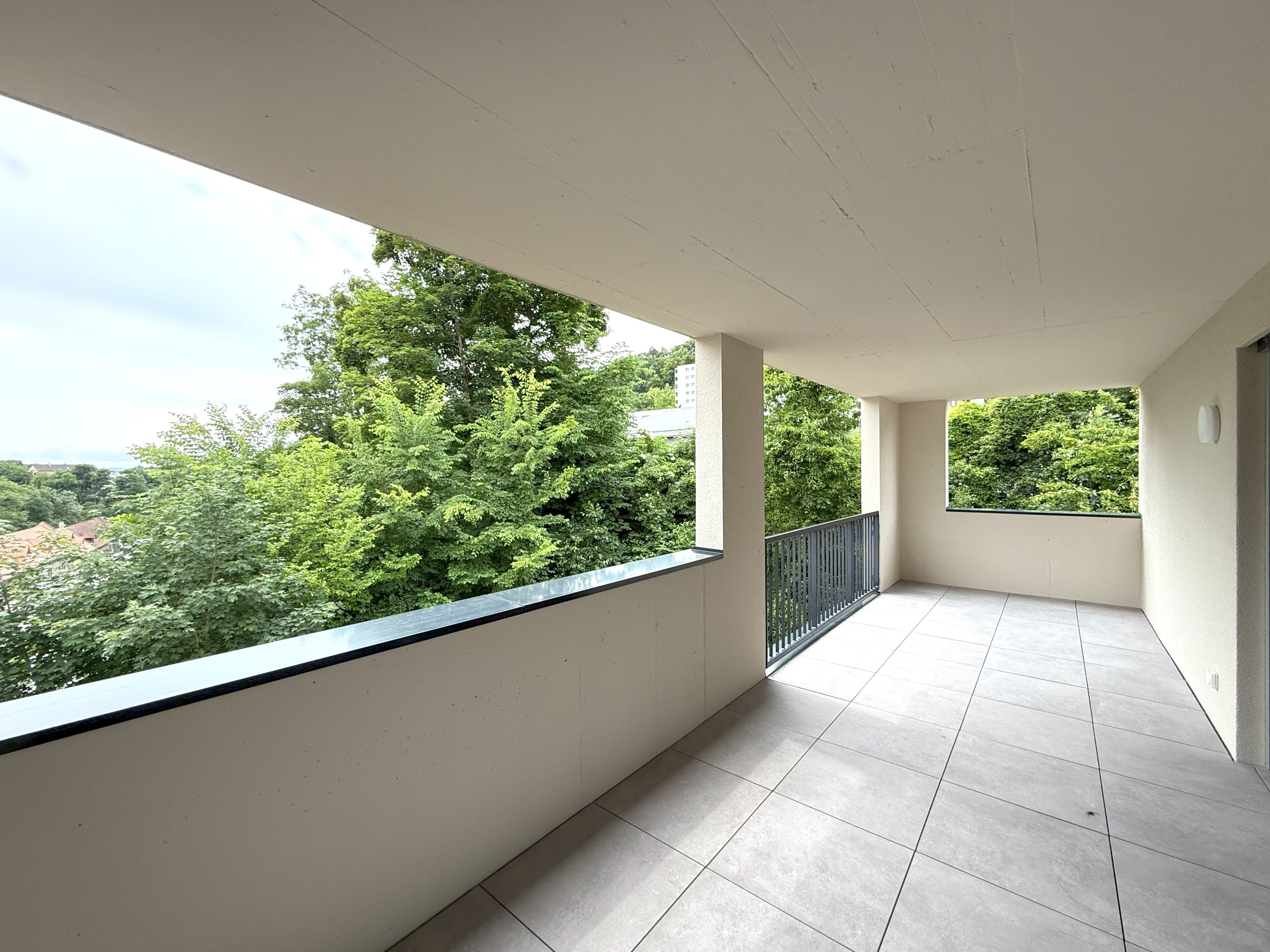Sommer-Aktion - jetzt profitieren: 50% Rabatt auf die erste Miete! 
Erleben Sie urbanen Chic mit Terrasse und hochwertiger Küche - 1