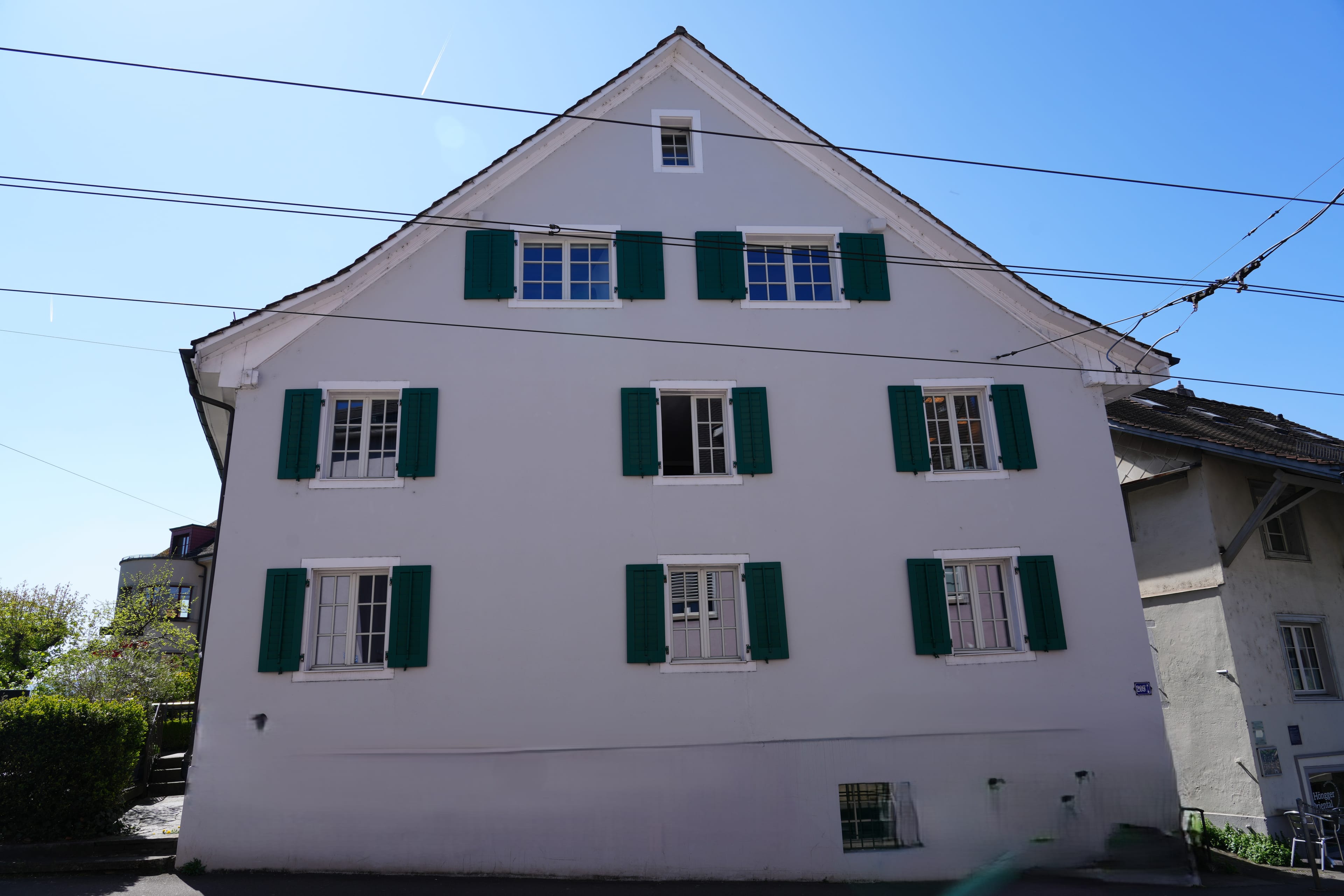 Attraktives 11-Einheiten MFH in Zürich-Höngg kaufen - Bild 1
