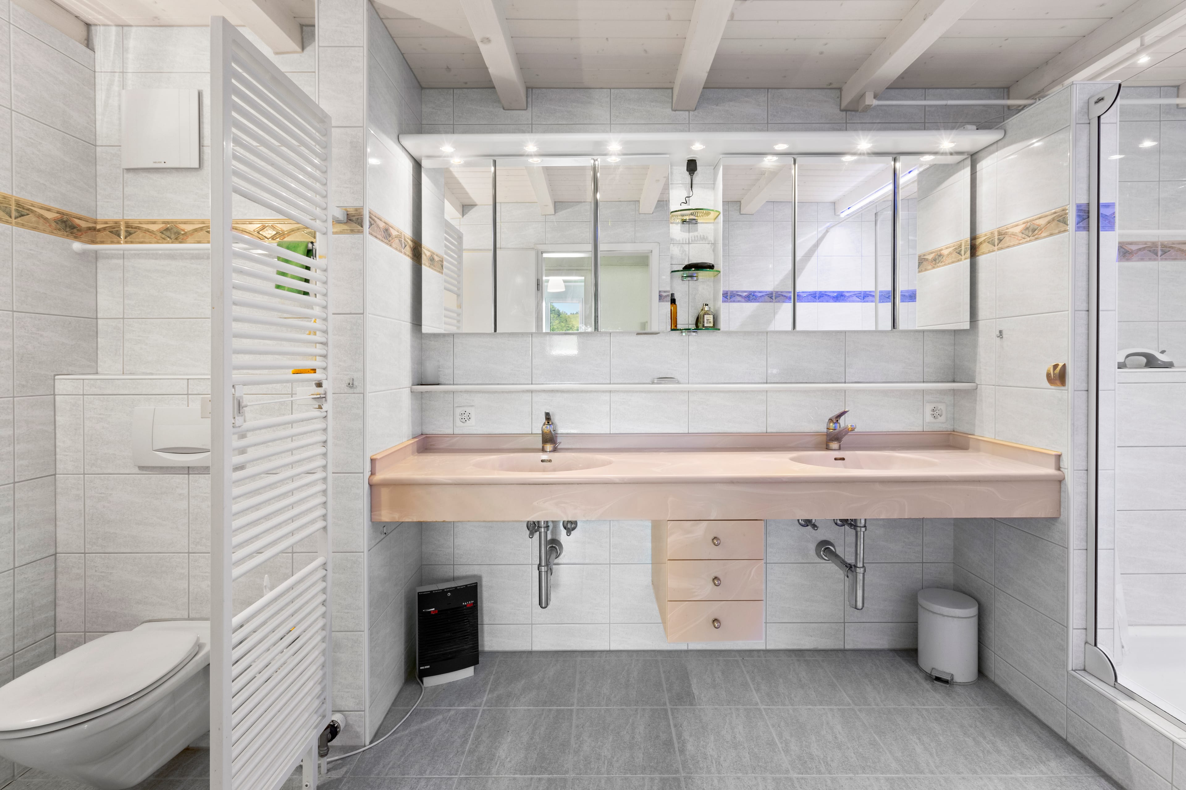 Schicke Dach-
Maisonettewohnung
mit sonnigem Balkon - 8