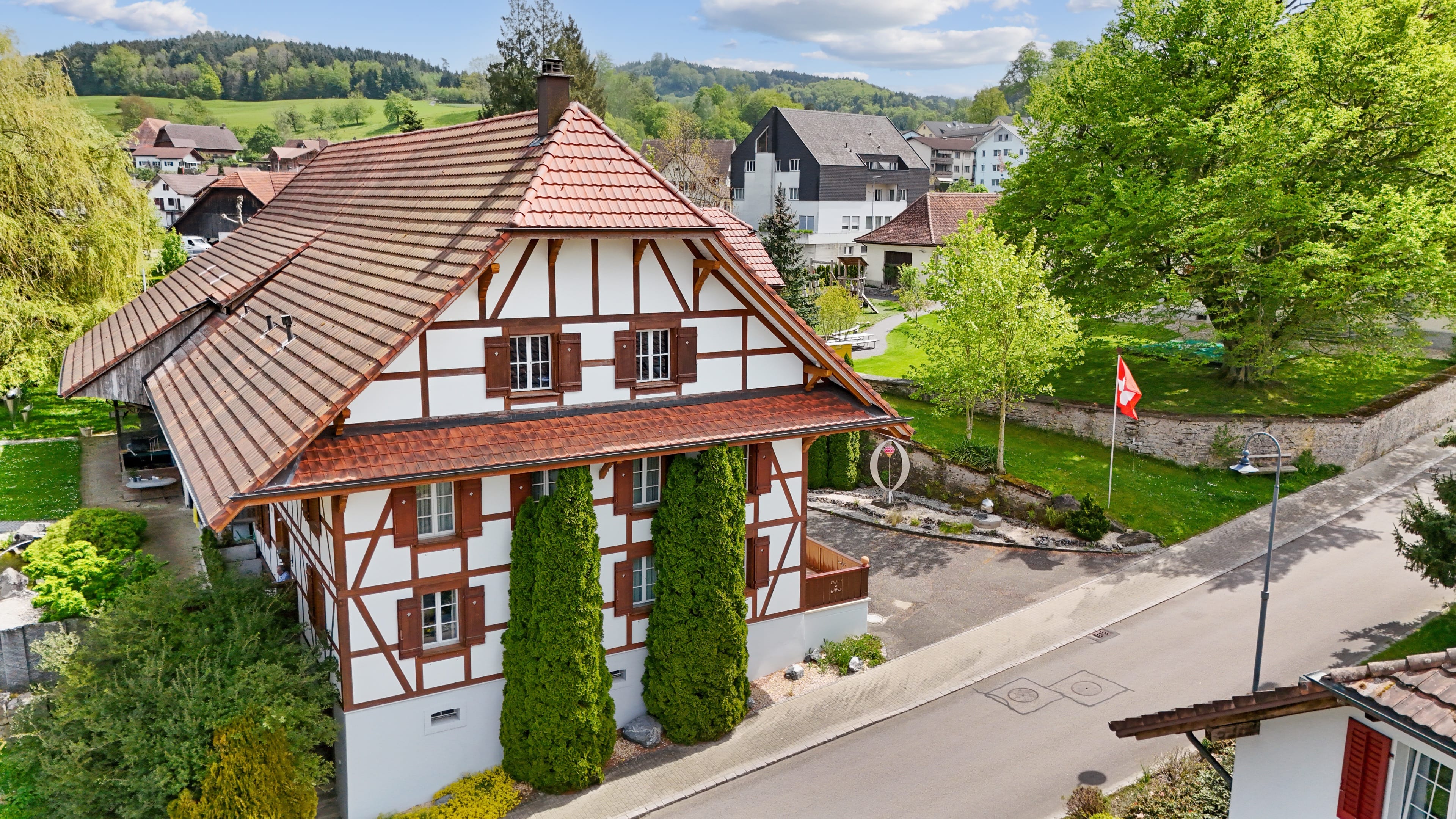 6.5 Zimmerwohnhaus mit Gartenparadies. Geeignet auch als Tierpension. - 14