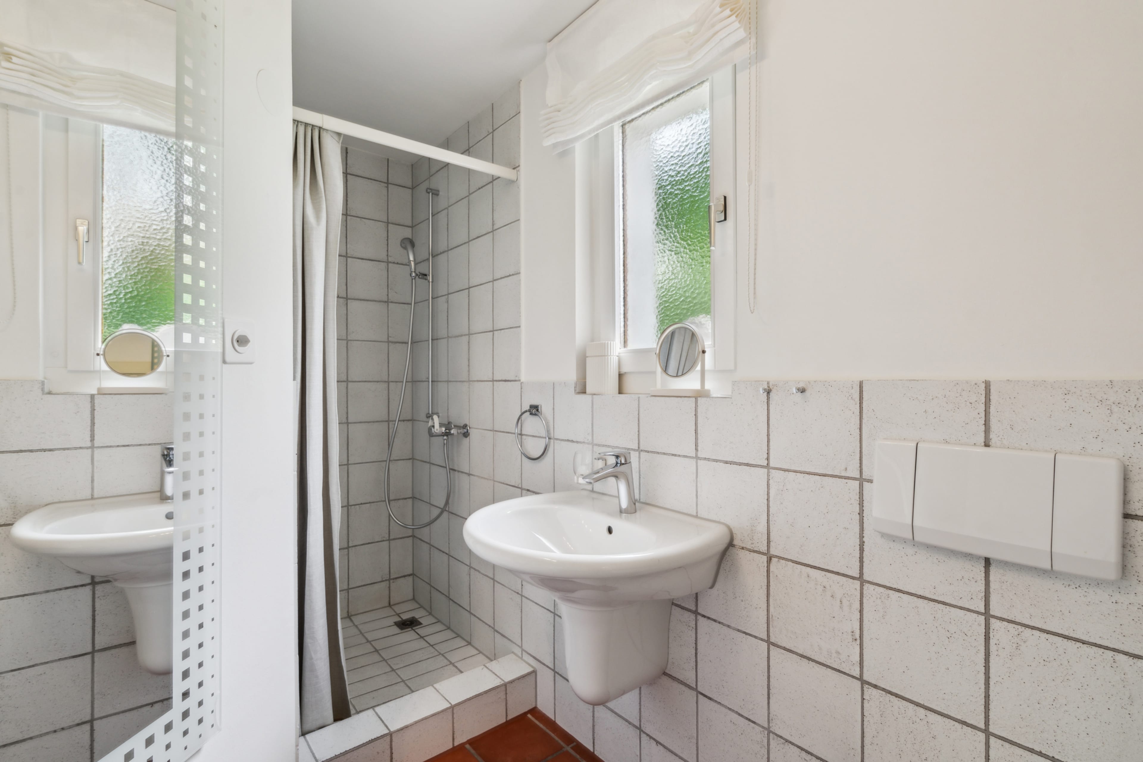 Charmantes Einfamilienhaus in sonniger Hanglage mit grossem Garten - 16