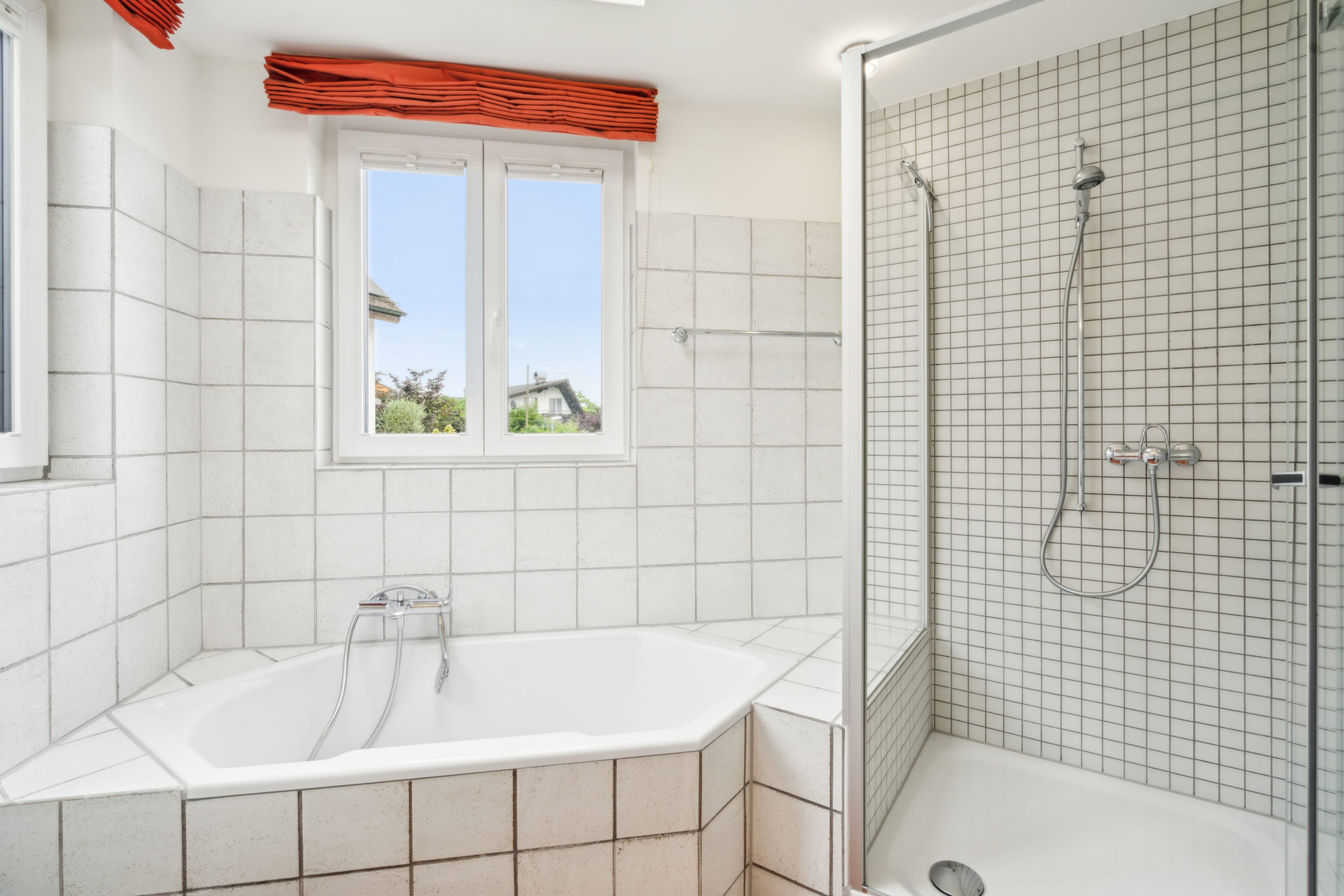 Charmantes Einfamilienhaus in sonniger Hanglage mit grossem Garten - 32